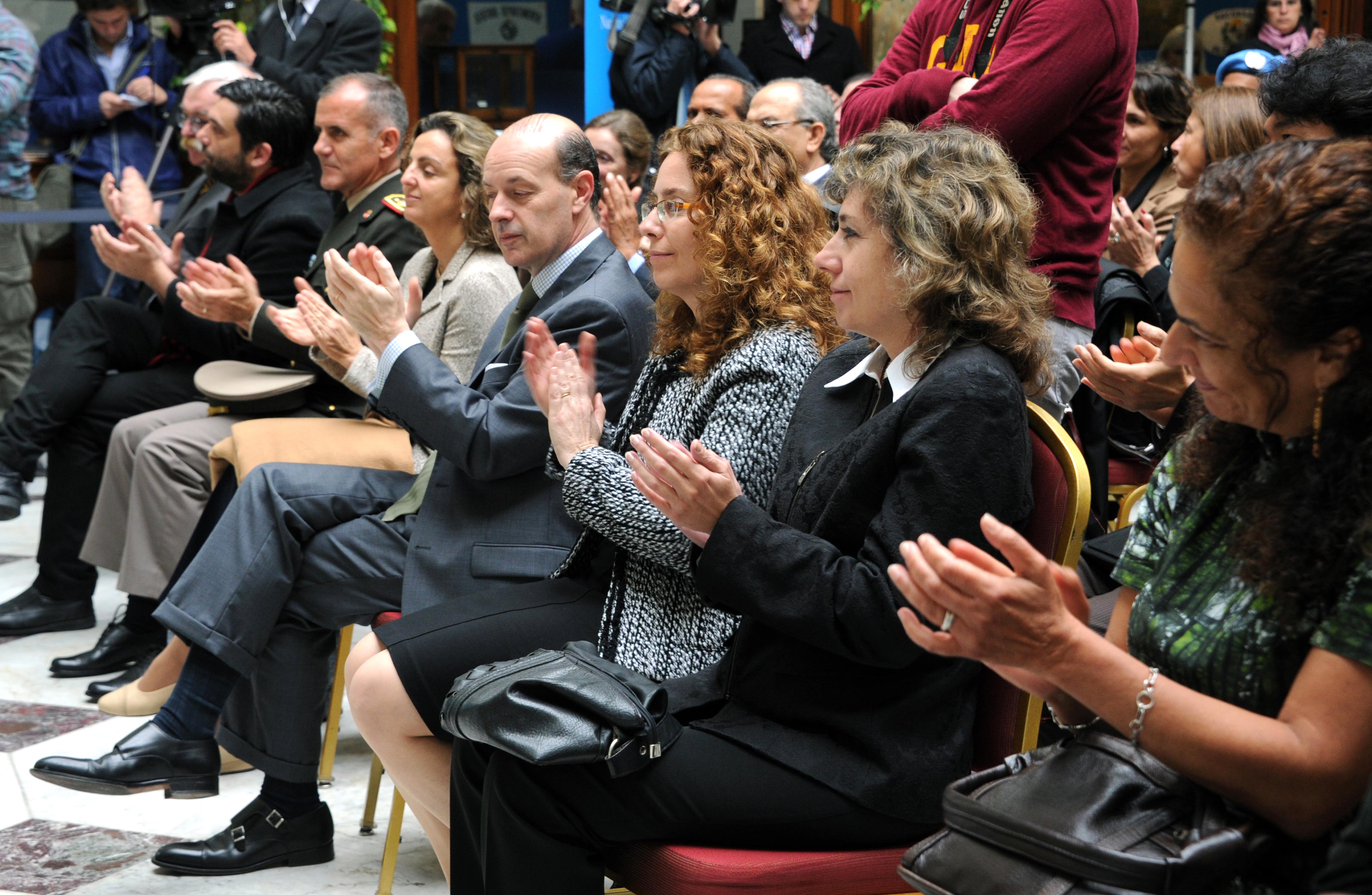 Correo y MRREE presentaron los sellos conmemorativos del 70° aniversario de las Naciones Unidas