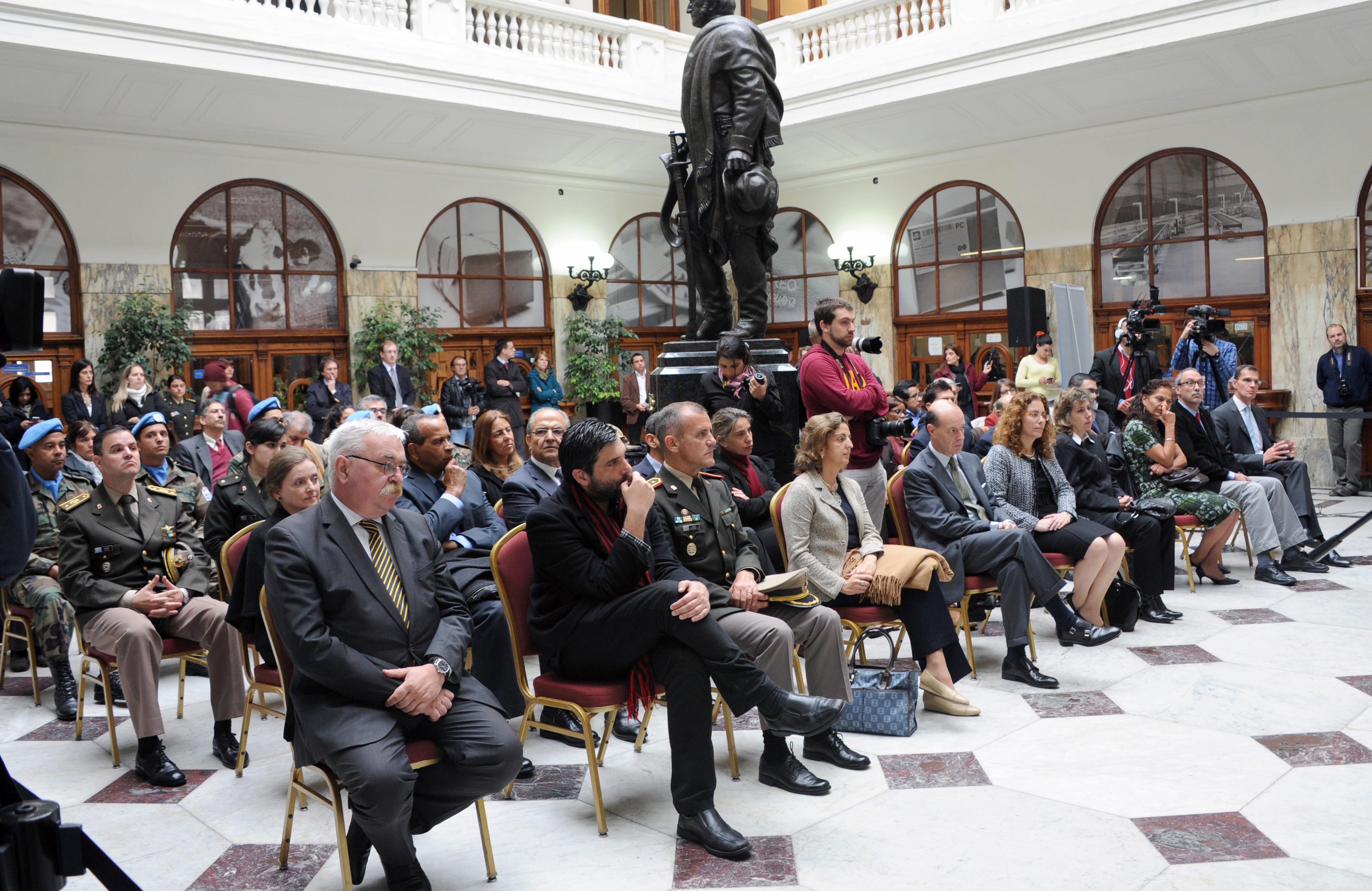 Correo y MRREE presentaron los sellos conmemorativos del 70° aniversario de las Naciones Unidas