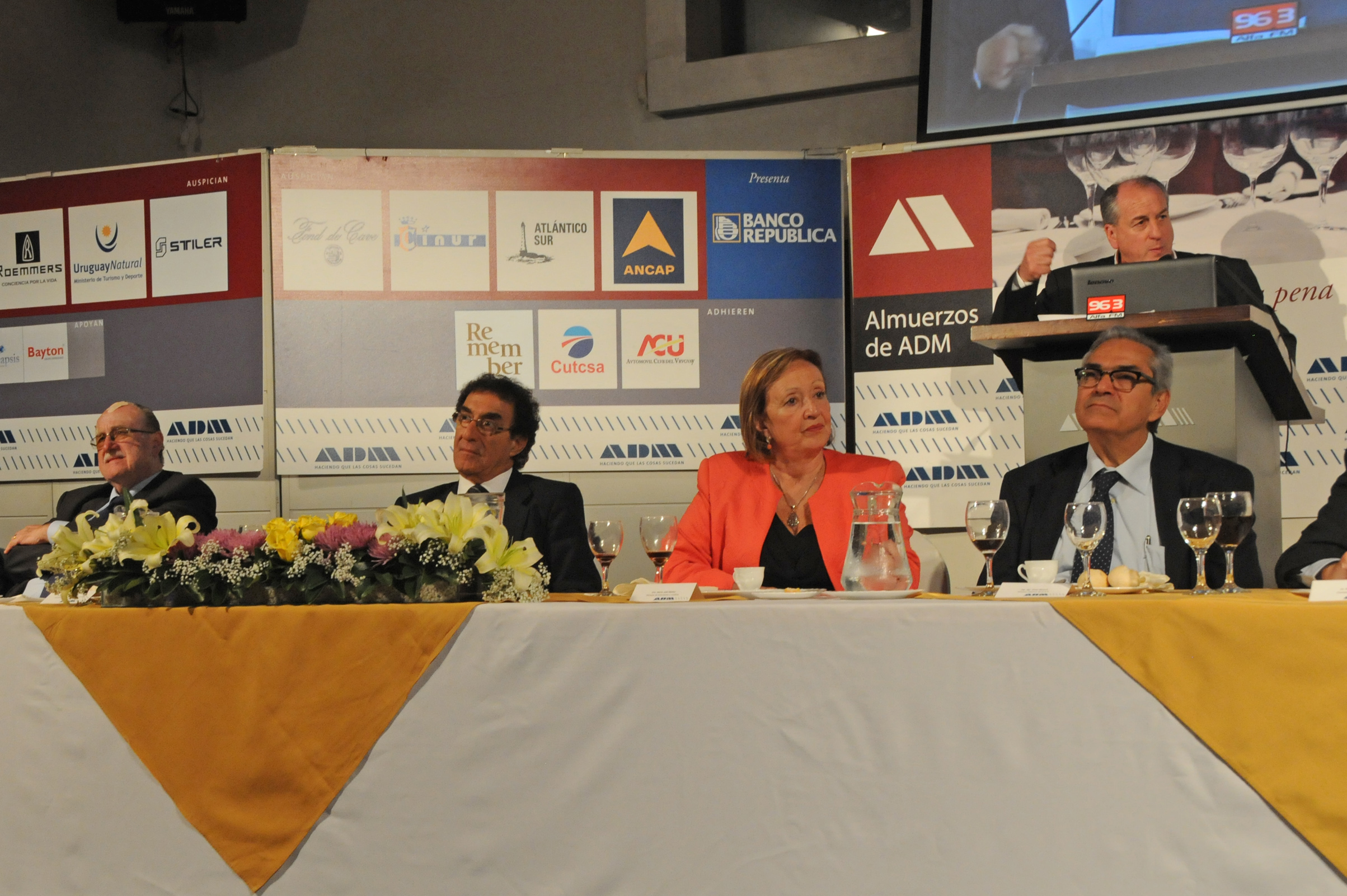 Ministro de Trabajo y Seguridad Social Ernesto Murro en almuerzo de ADM, Asociación Dirigentes de Marketing