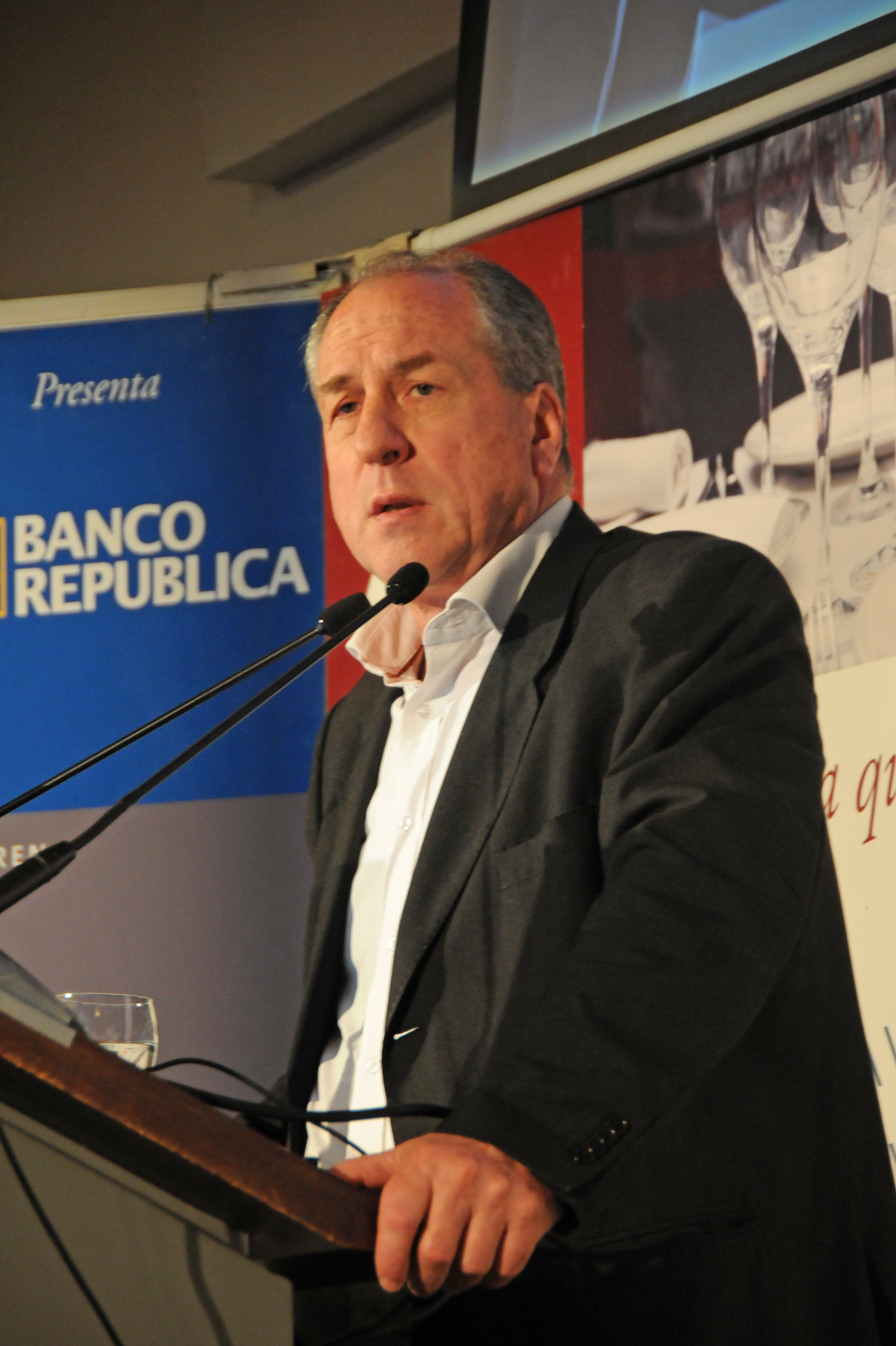 Ministro de Trabajo y Seguridad Social Ernesto Murro en almuerzo de ADM, Asociación Dirigentes de Marketing