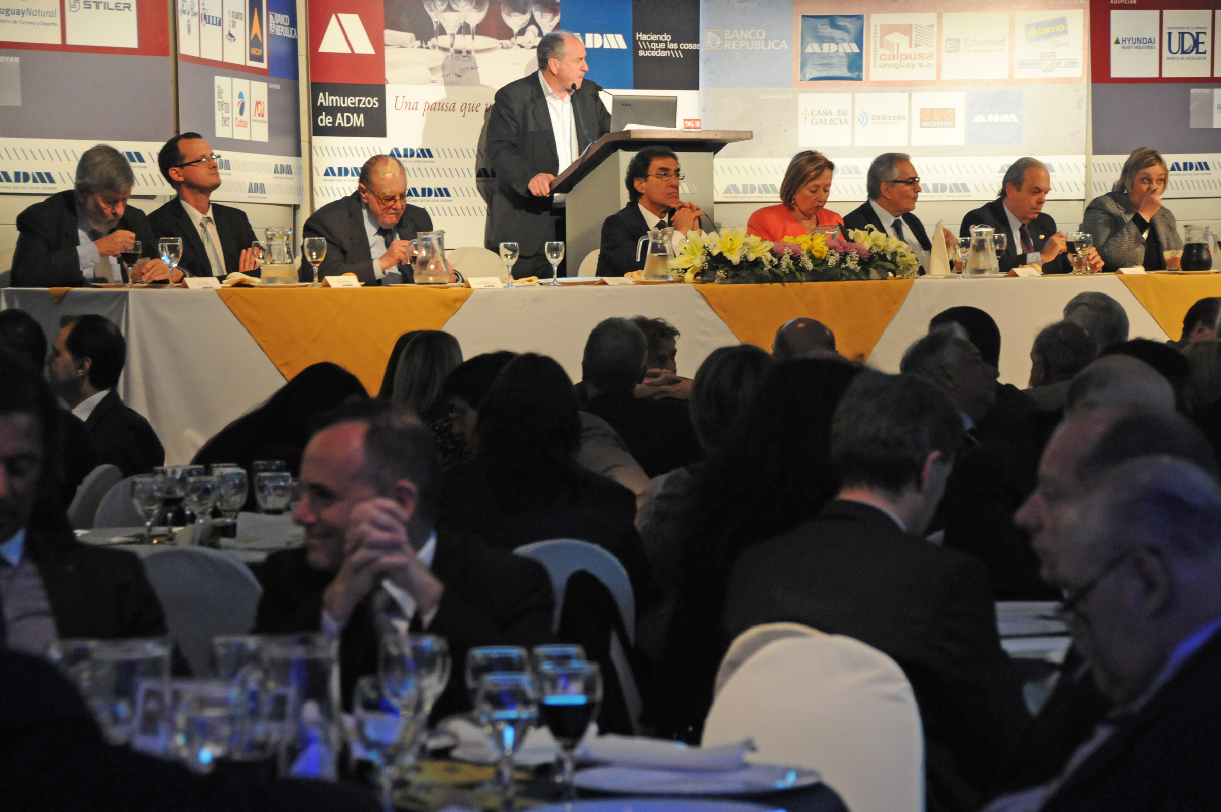 Ministro de Trabajo y Seguridad Social Ernesto Murro en almuerzo de ADM, Asociación Dirigentes de Marketing