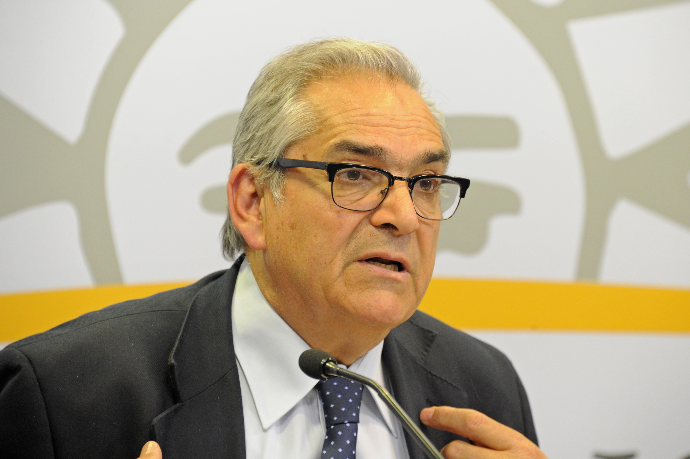 Enzo Benech, dirigiéndose a los presentes