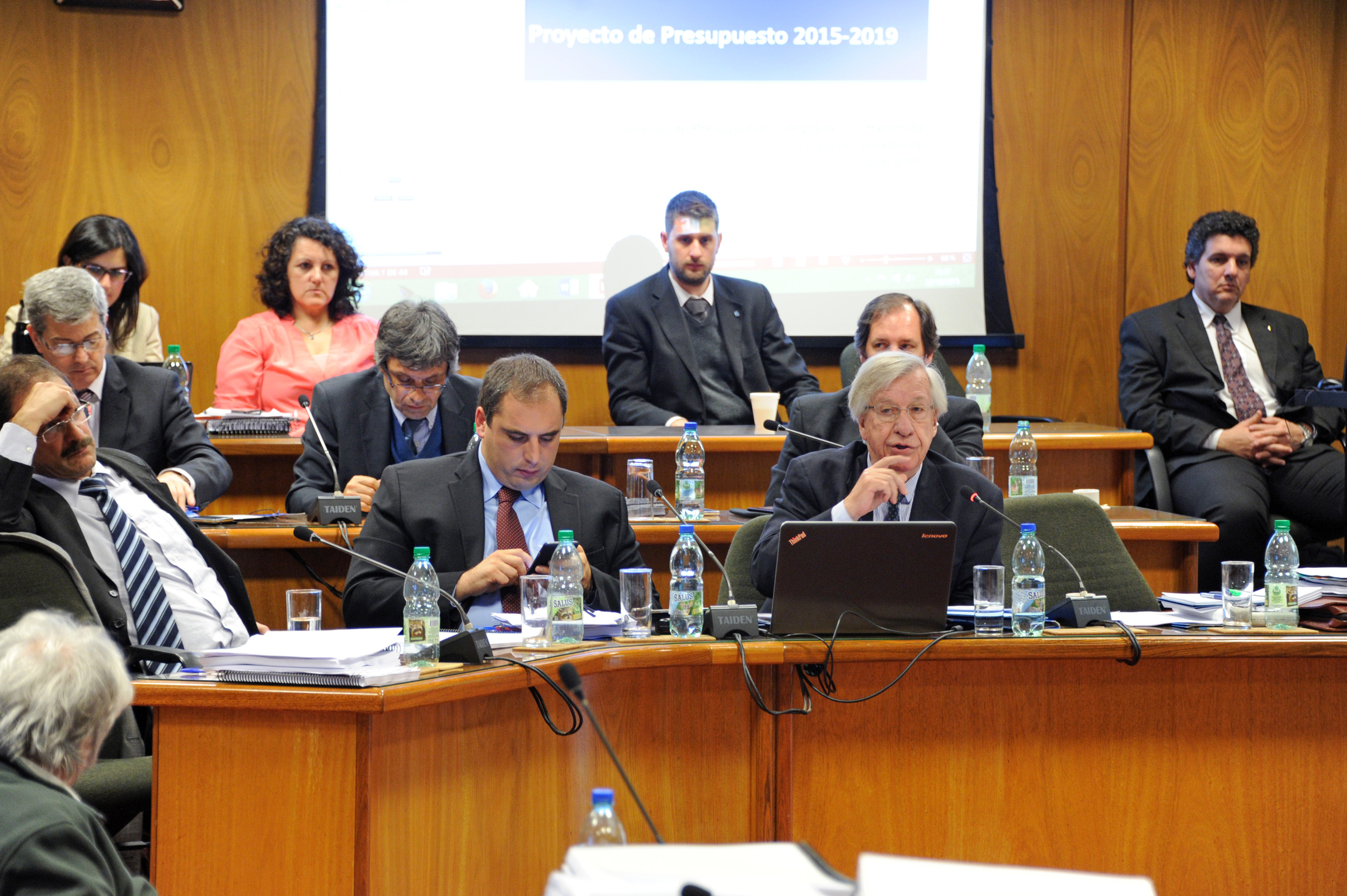 Danilo Astori y el equipo económico, concurrieron a la comisión de Hacienda del Senado