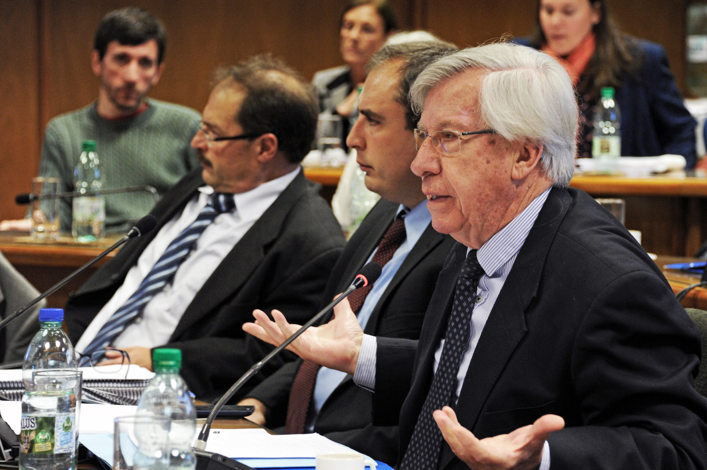 Danilo Astori y el equipo económico, concurrieron a la comisión de Hacienda del Senado