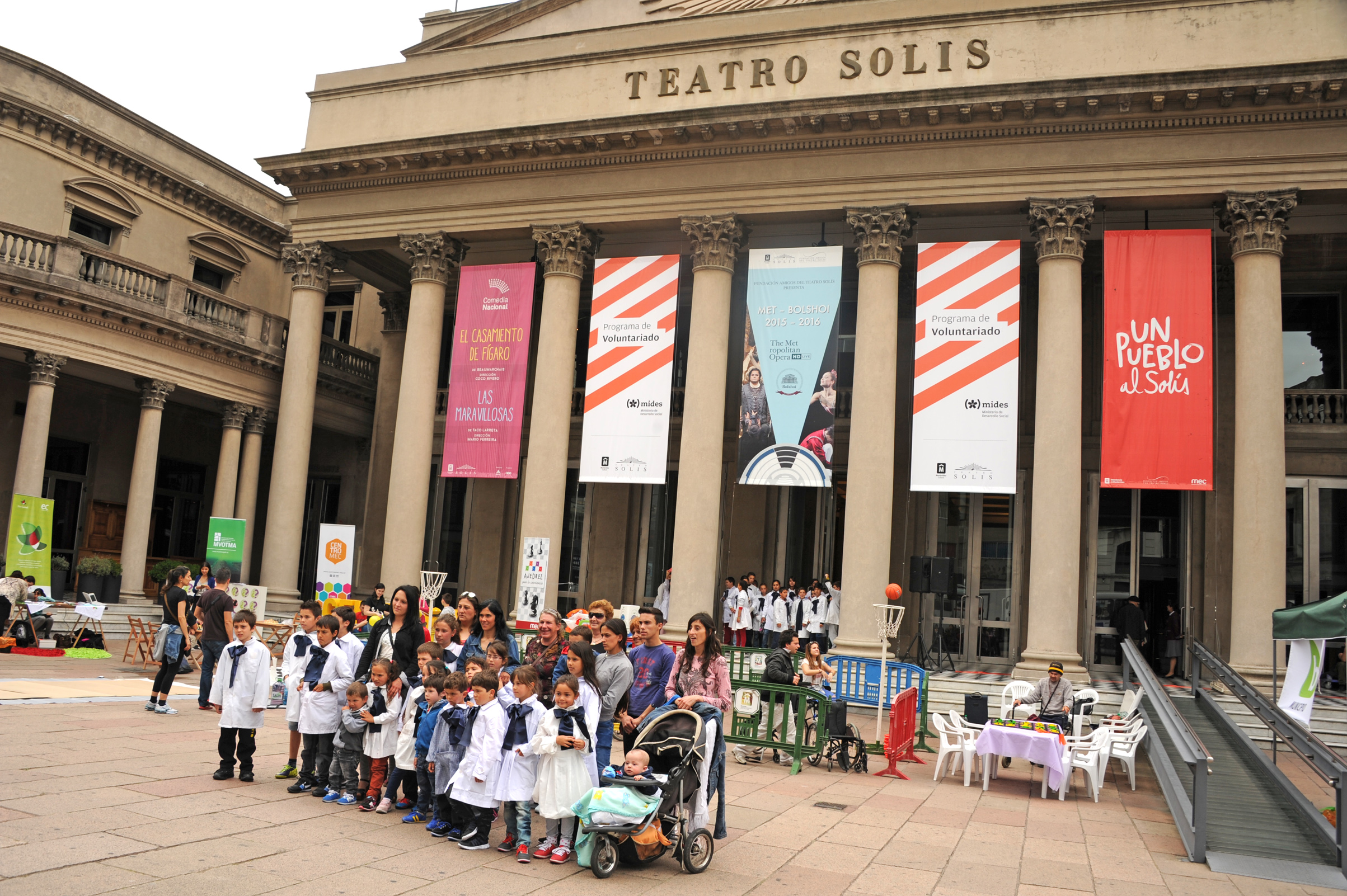 Lanzamiento del Plan Nacional de Voluntariado se llevó a cabo en la Torre Ejecutiva y en la explanada del Teatro Solís