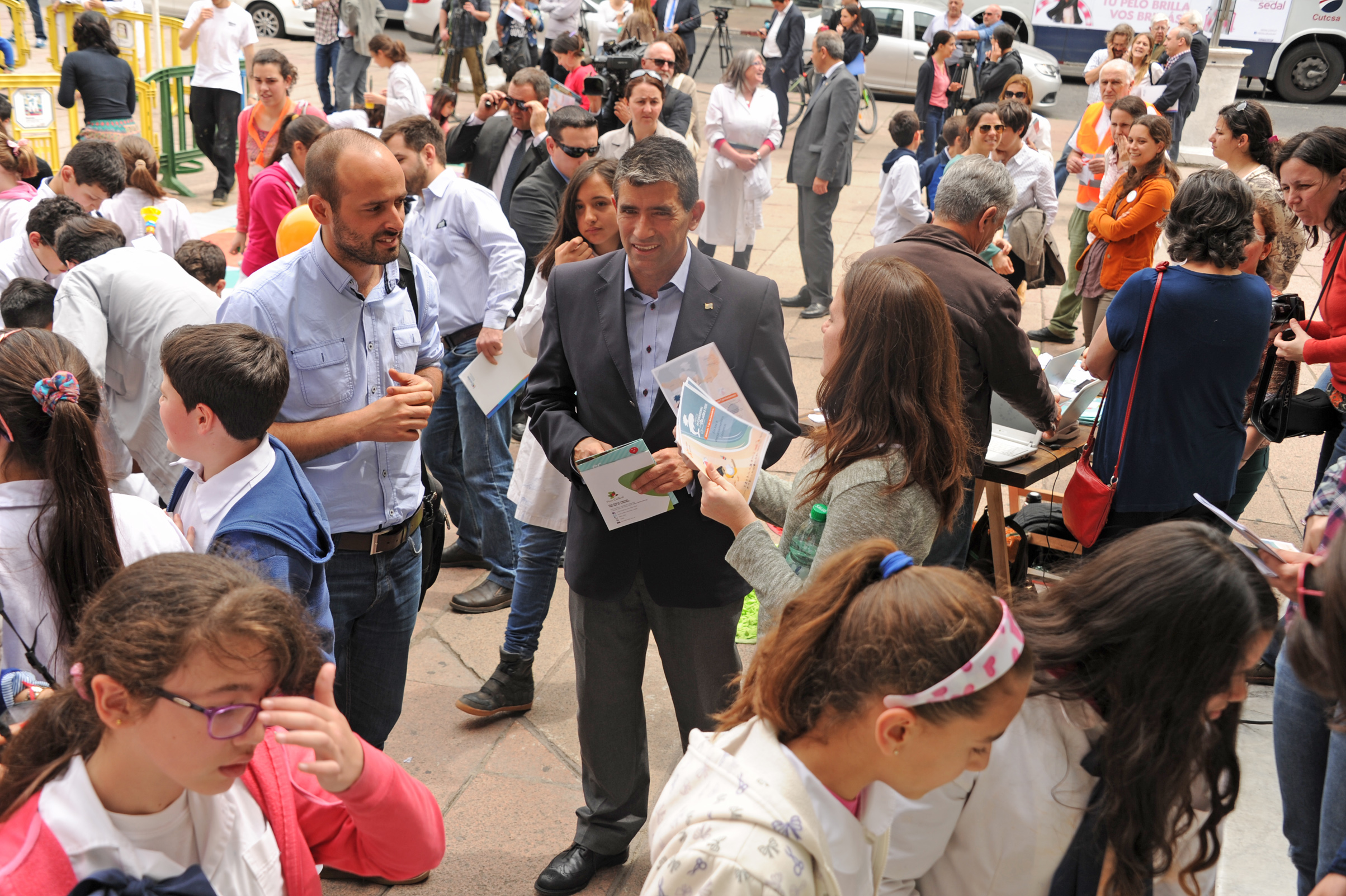 Lanzamiento del Plan Nacional de Voluntariado se llevó a cabo en la Torre Ejecutiva y en la explanada del Teatro Solís