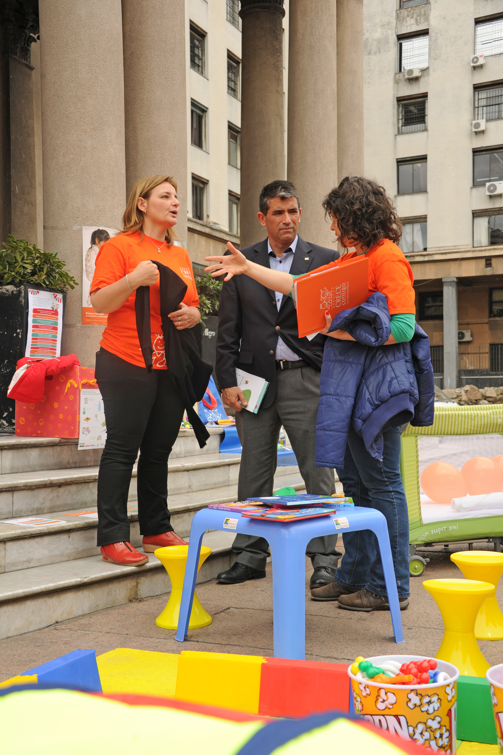 Lanzamiento del Plan Nacional de Voluntariado se llevó a cabo en la Torre Ejecutiva y en la explanada del Teatro Solís