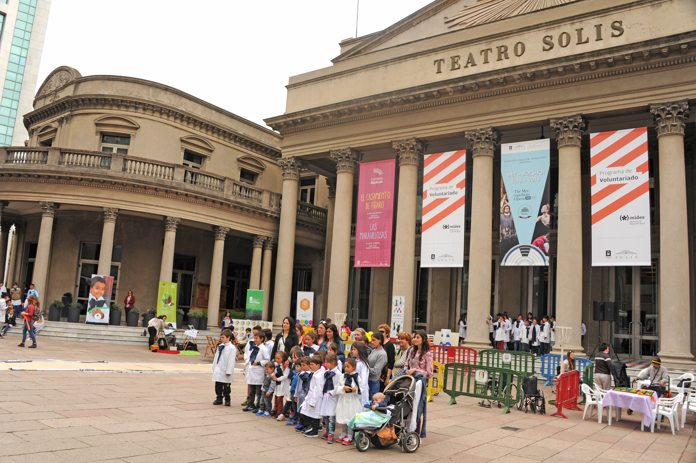 Lanzamiento del Plan Nacional de Voluntariado se llevó a cabo en la Torre Ejecutiva y en la explanada del Teatro Solís