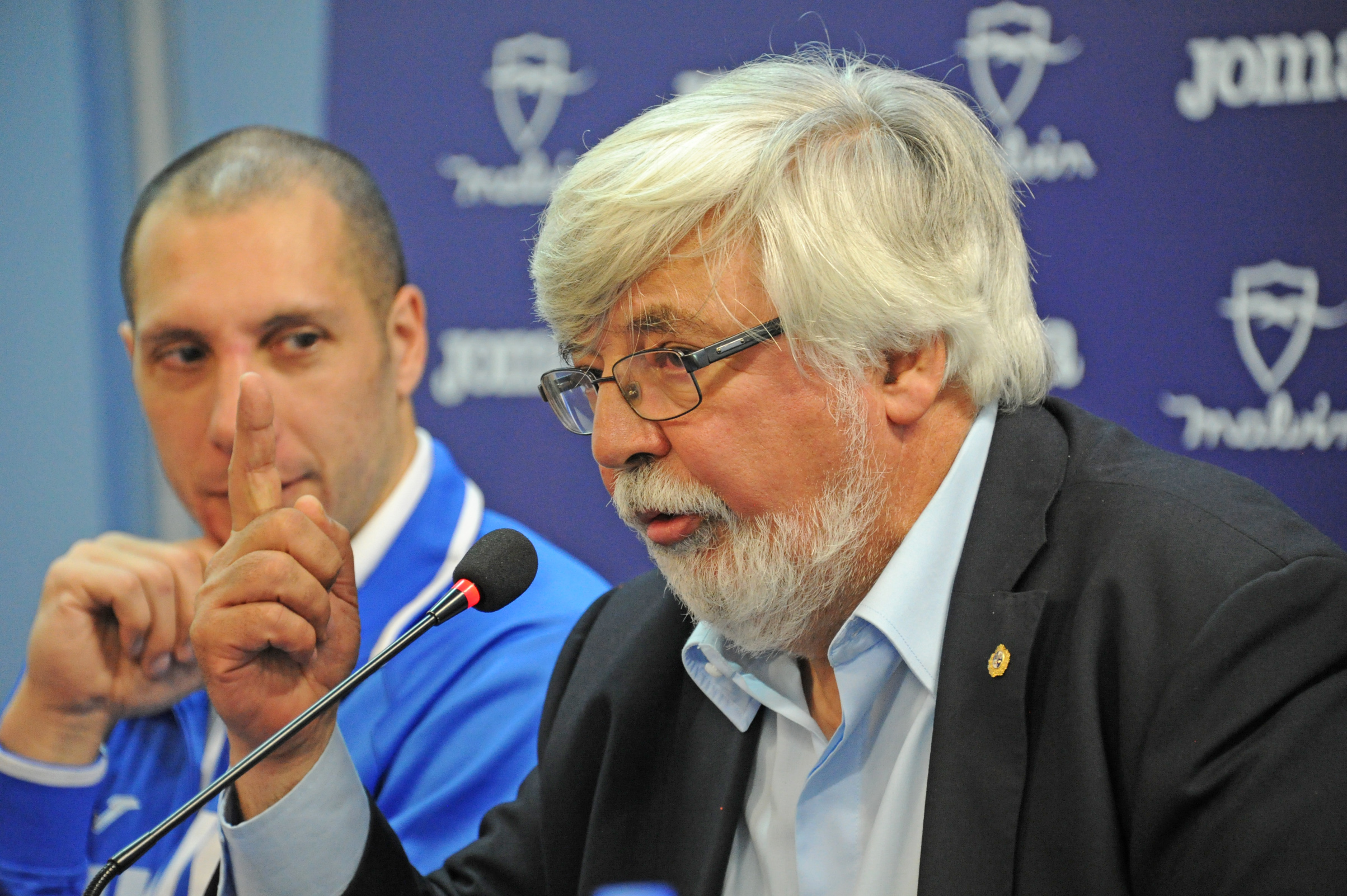 Firma de convenio entre Pelota al Medio, el Club Malvín y el basquetbolista Nicolás Mazzarino