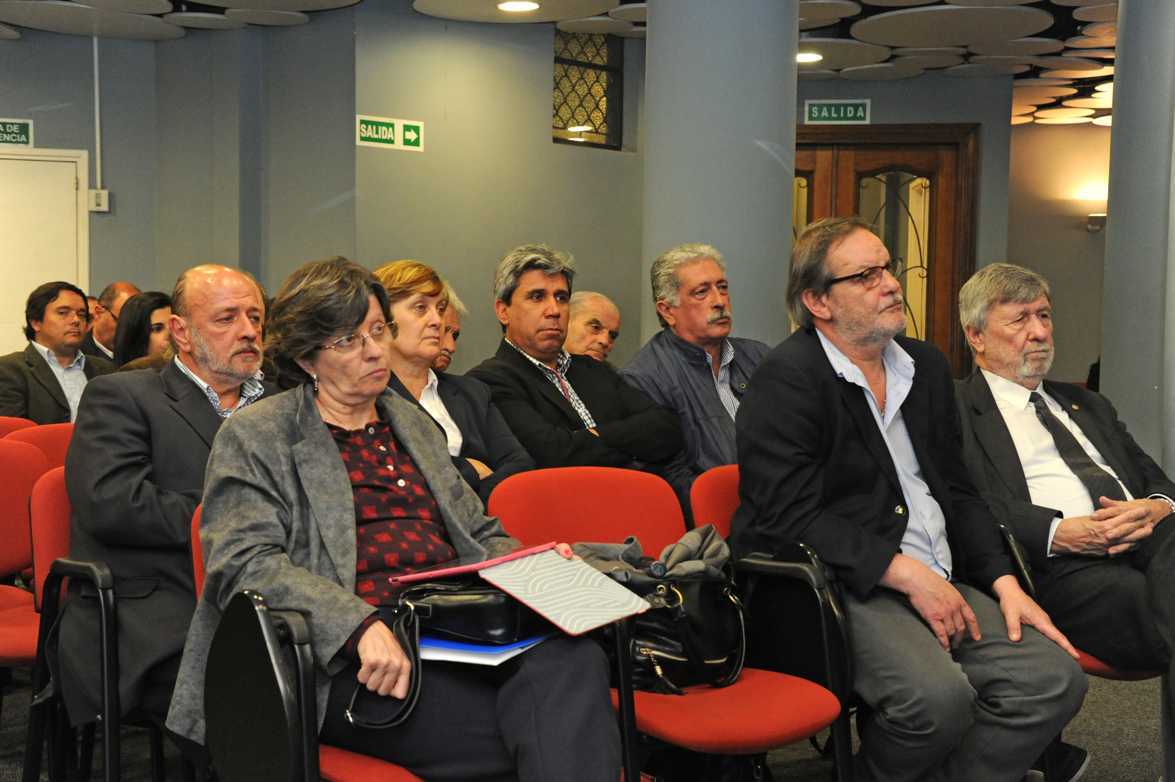 Autoridades y público asistentes al evento