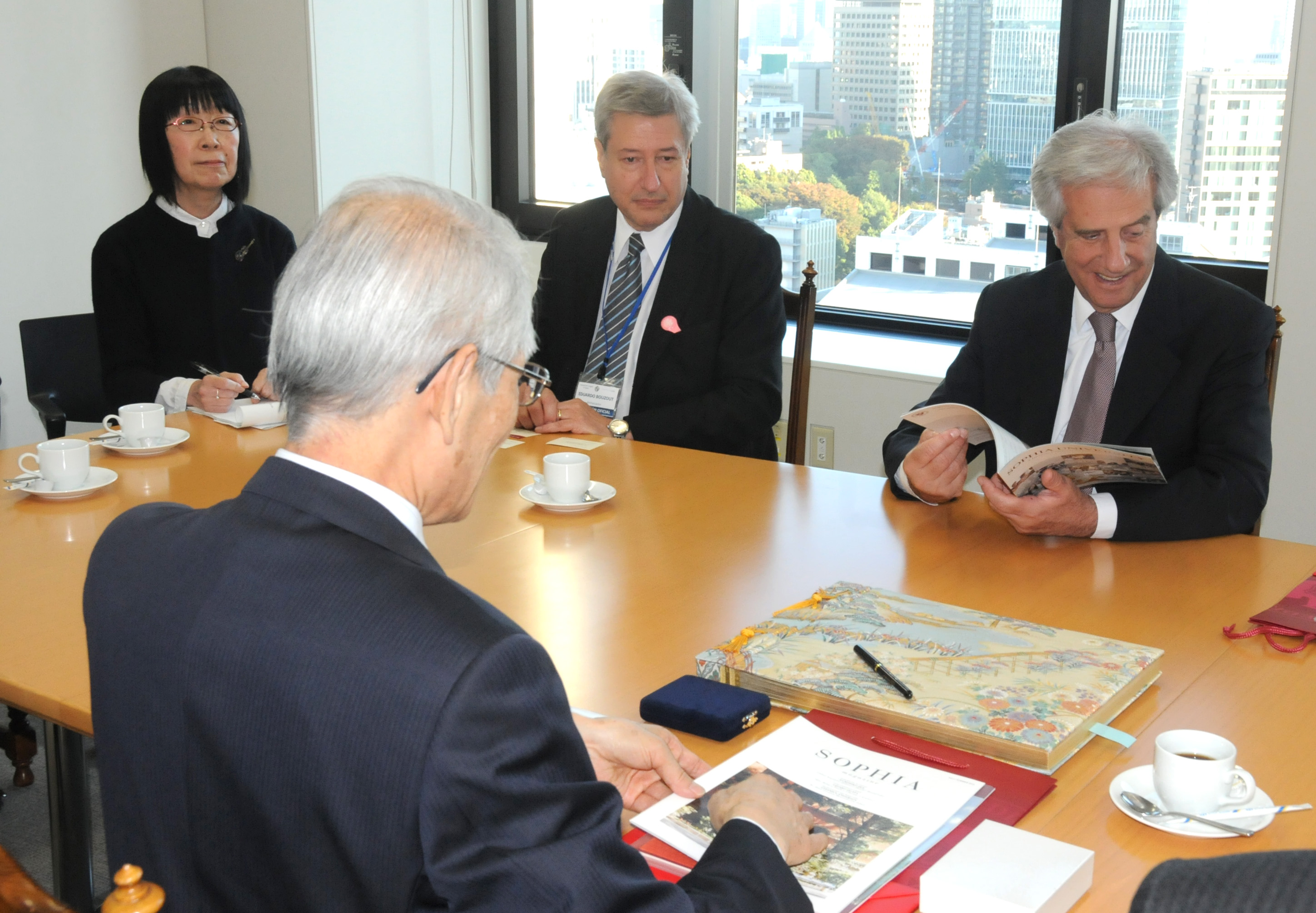 Tabaré Vázquez reunido con las autoridades de la Universidad Sofía de Tokio