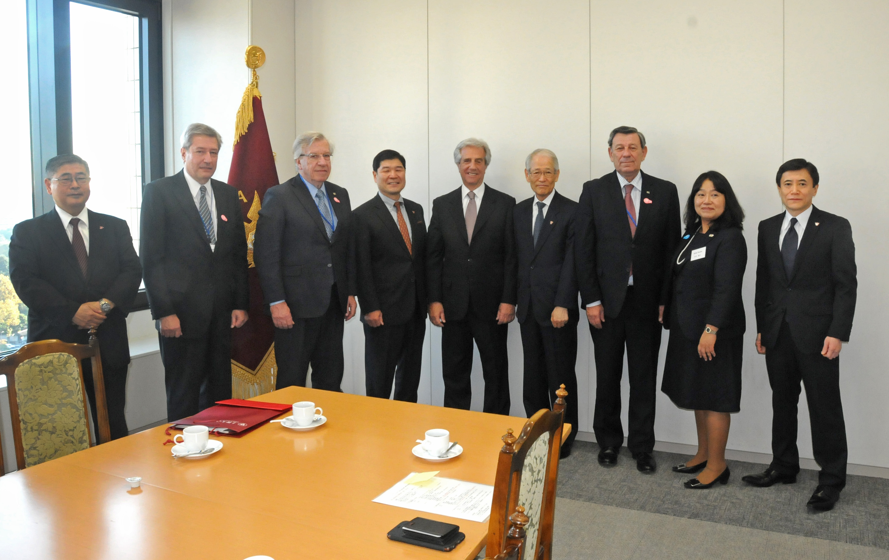 Tabaré Vázquez reunido con las autoridades de la Universidad Sofía de Tokio