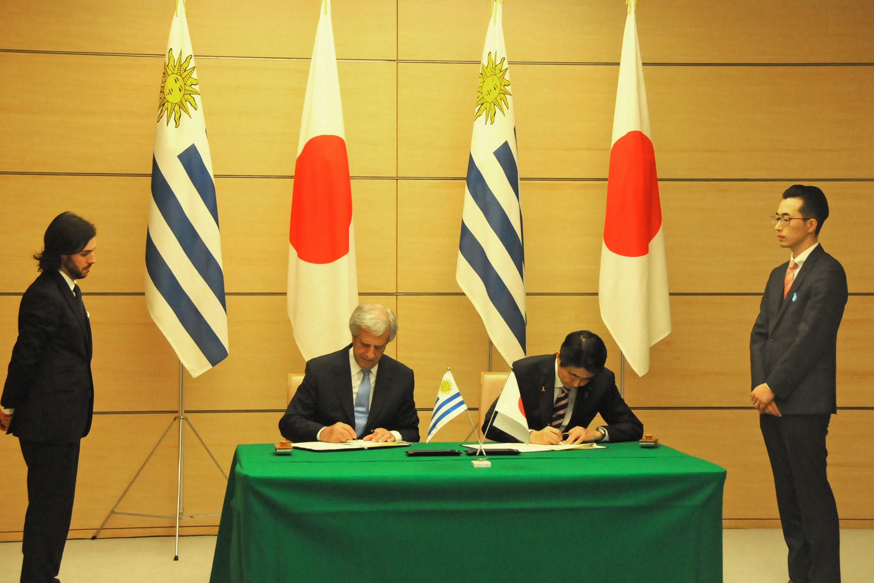 Encuentro entre Tabaré Vázquez y el primer ministro japonés, Shinzō Abe