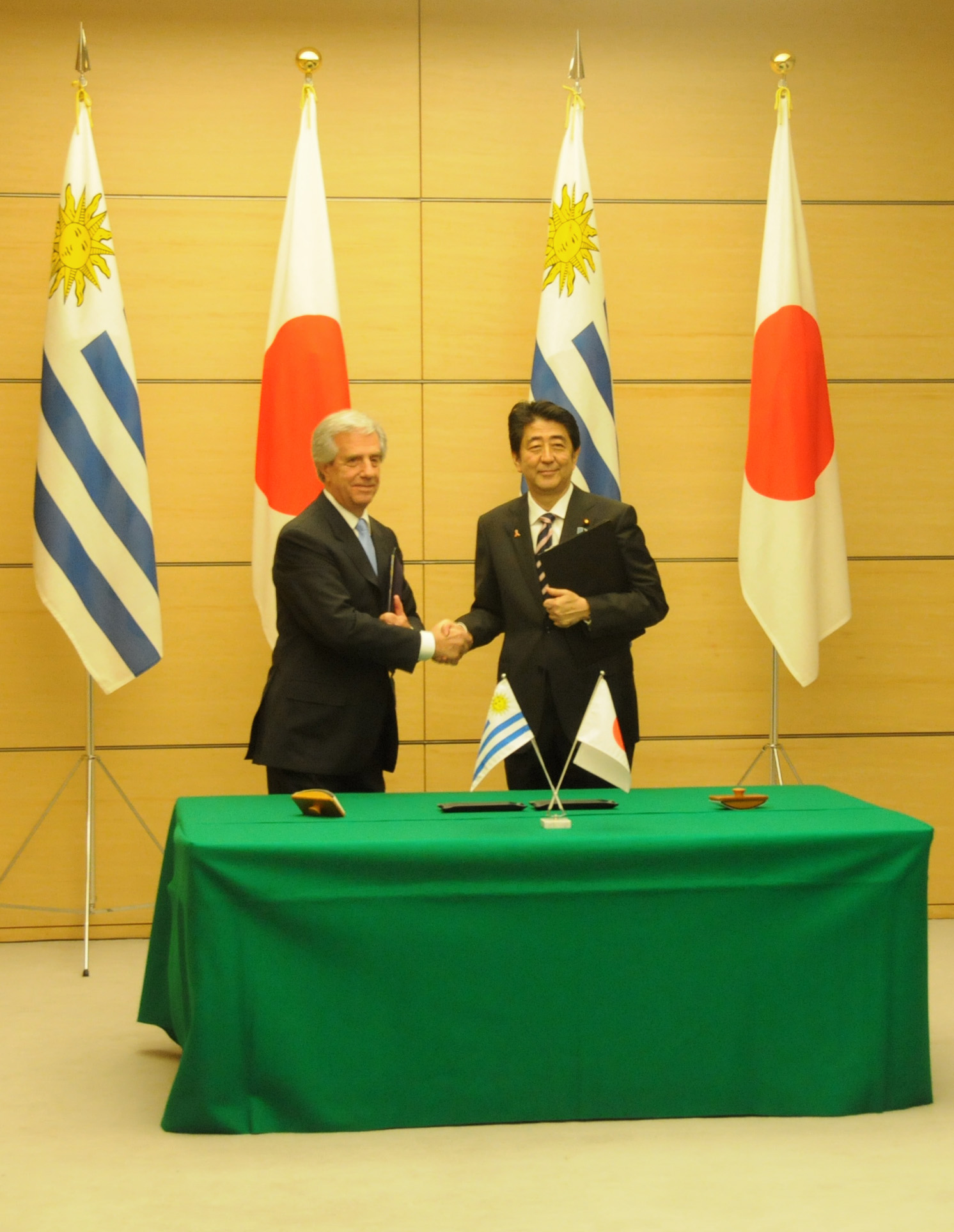 Encuentro entre Tabaré Vázquez y el primer ministro japonés, Shinzō Abe