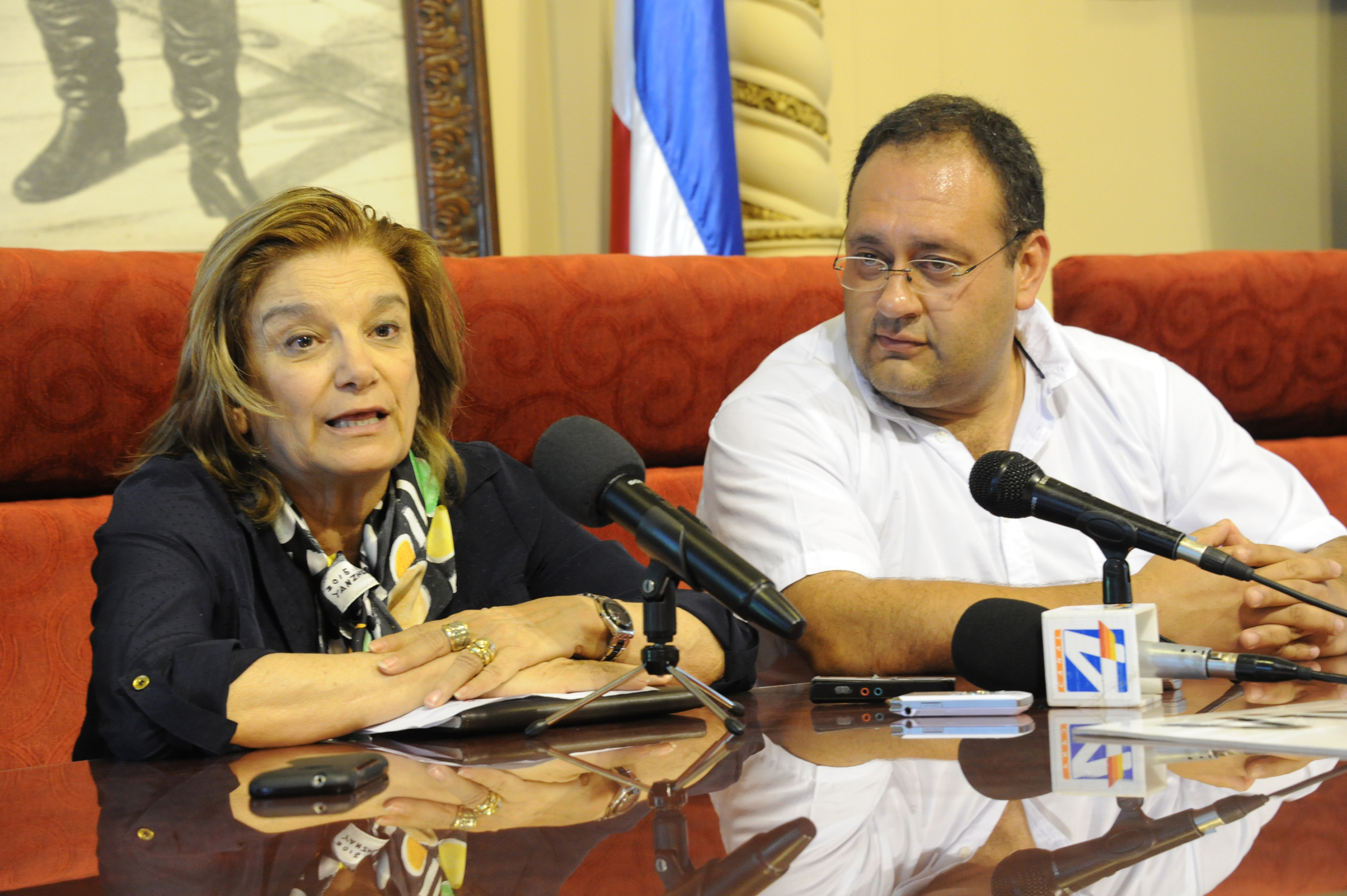 Ministra Eneida de León haciendo uso de la palabra