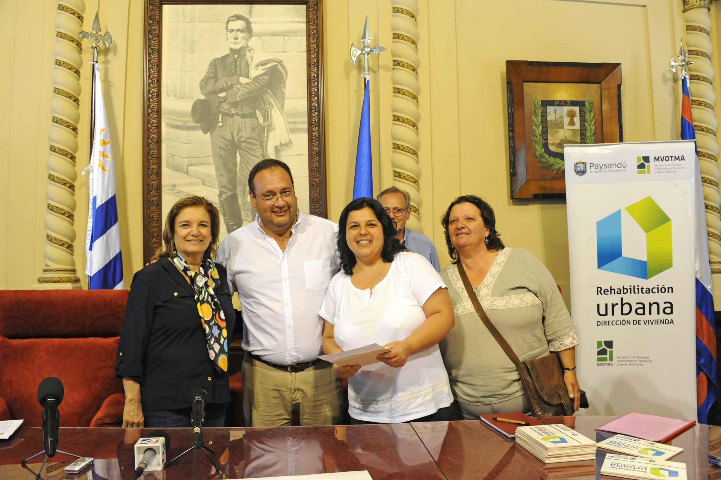 Ceremonia de entrega de 20 préstamos para la mejora de vivienda en Paysandú