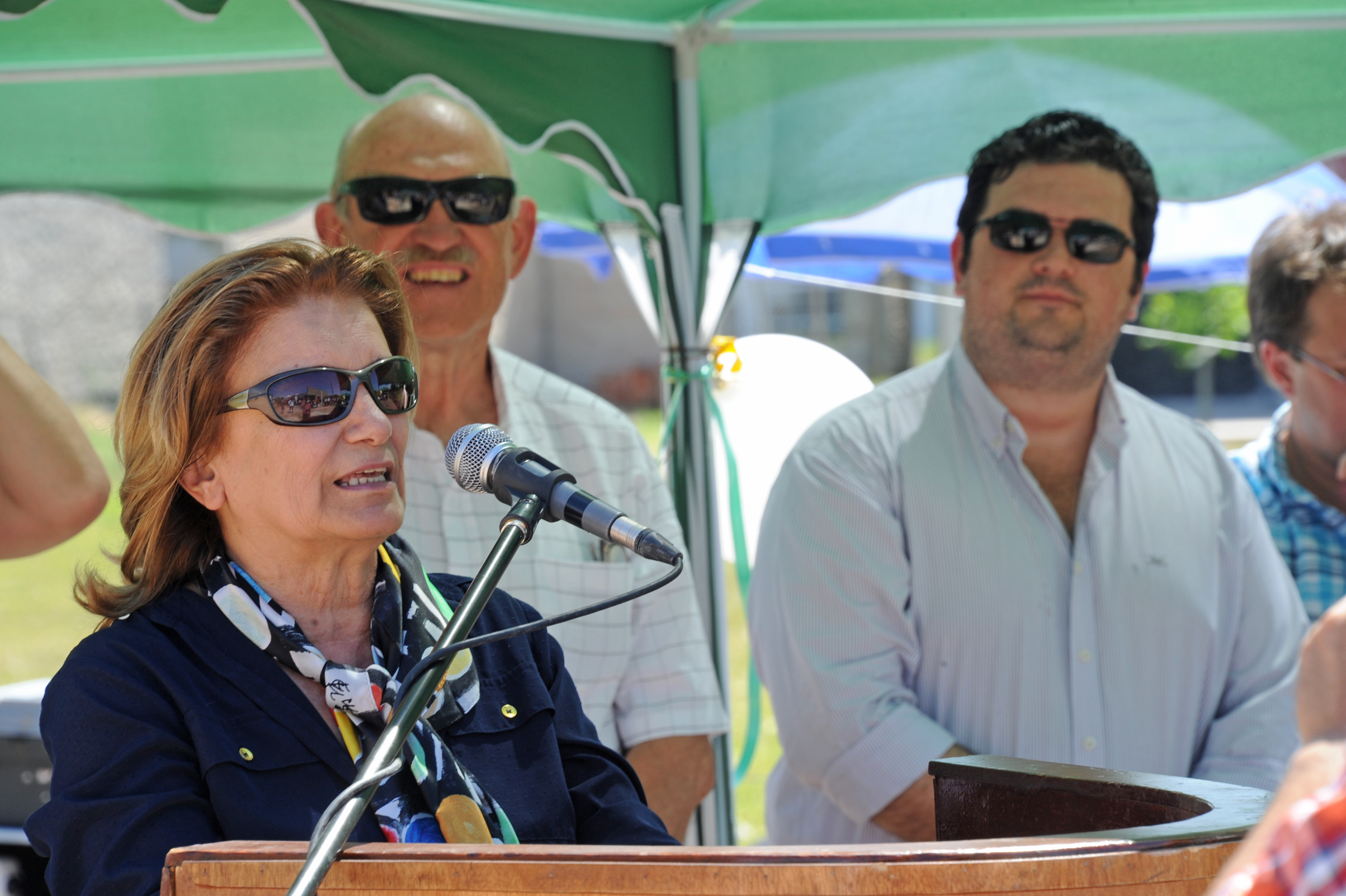 Ministra Eneida de León, dirigiéndose a los presentes