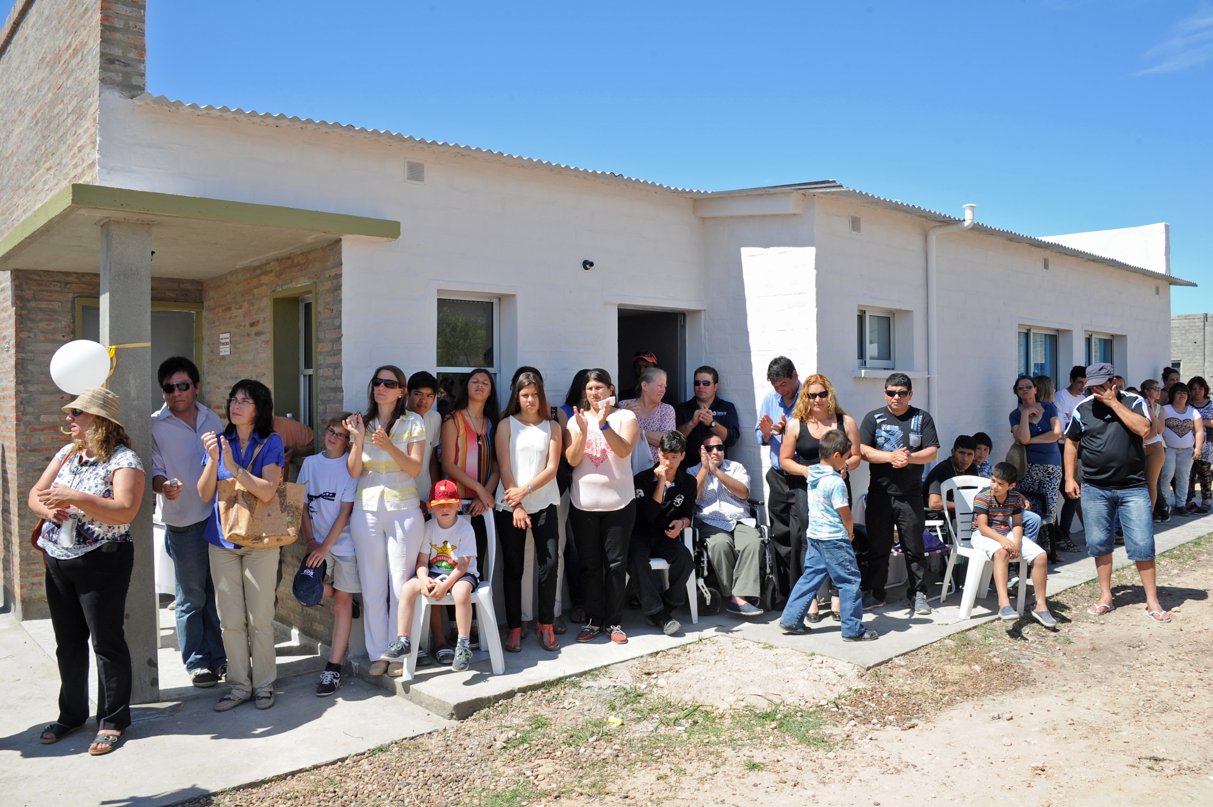 Ceremonia de entrega de viviendas en el Complejo Habitacional Francisco