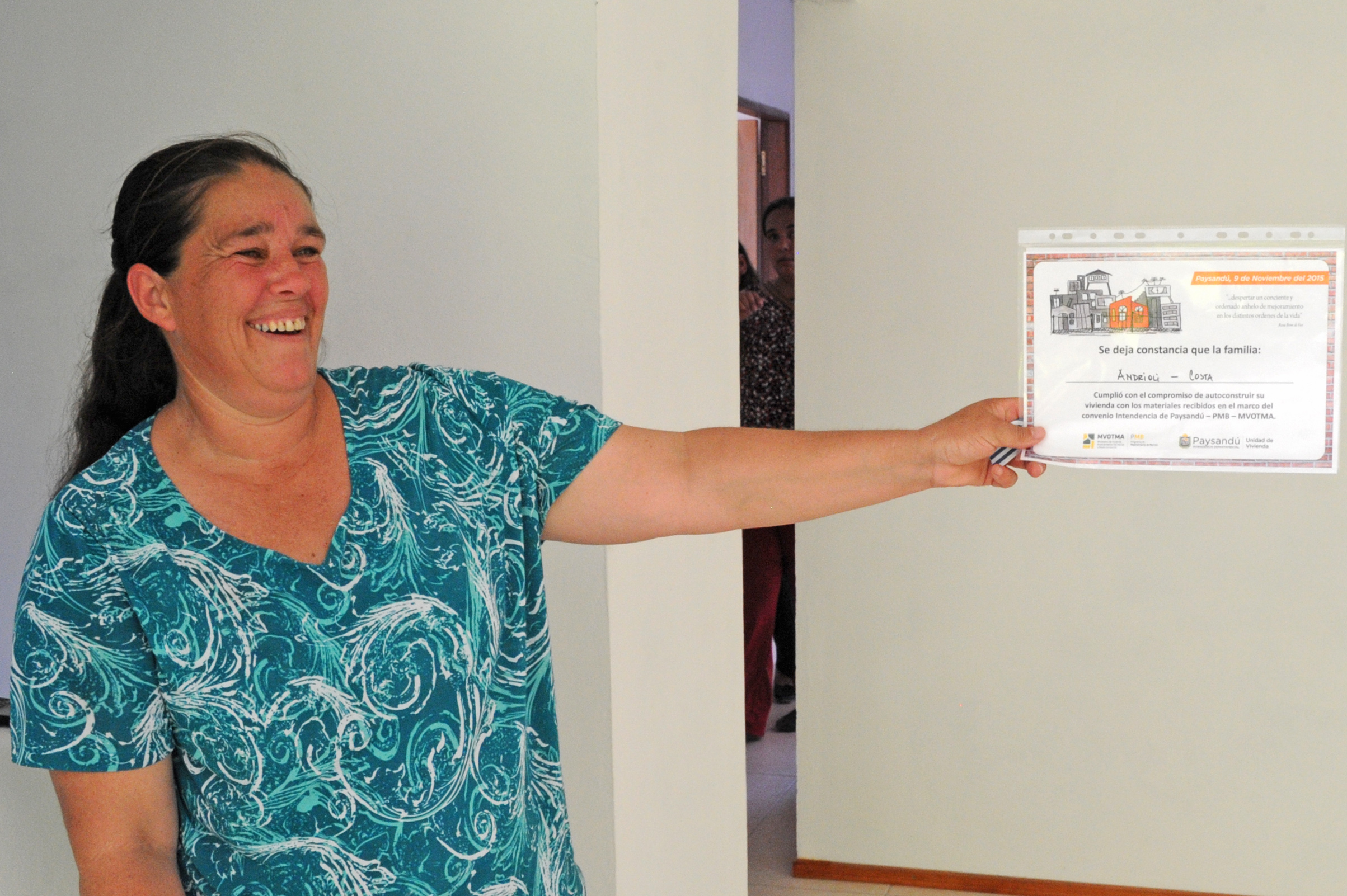 Beneficiaria del Plan Lotes en el Complejo Habitacional Francisco