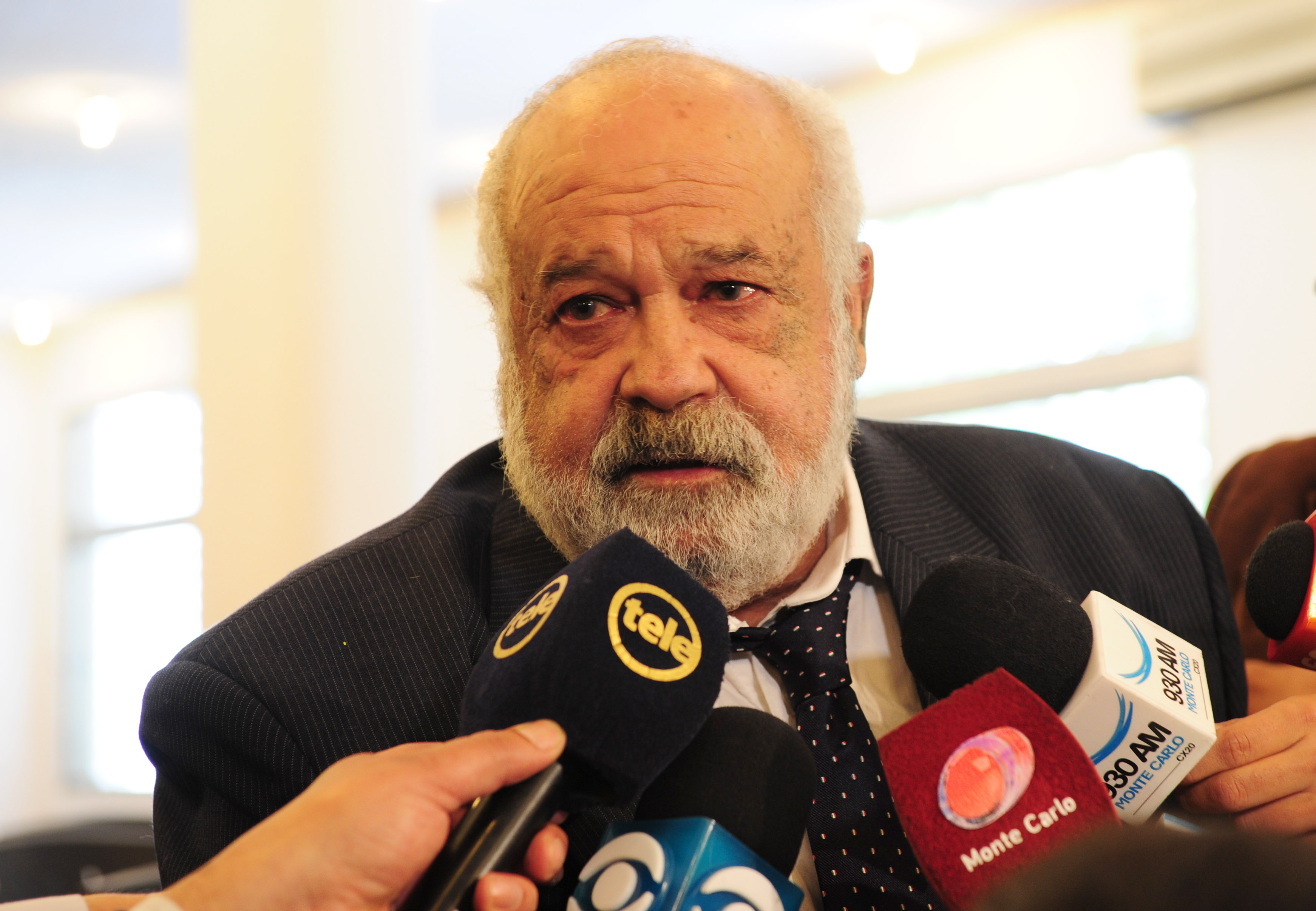 Eleuterio Huidobro Fernández en conferencia de prensa
