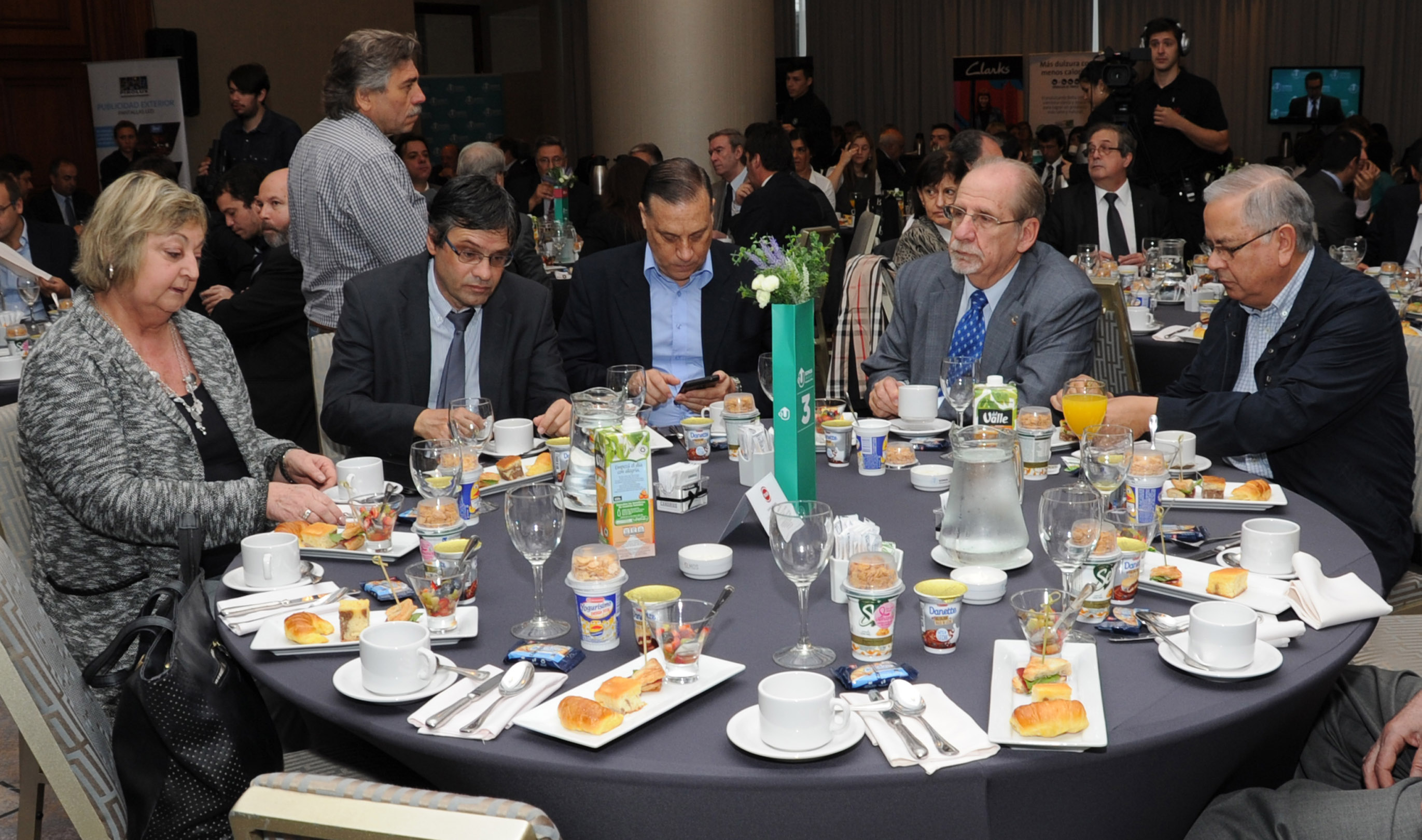 Invitados en Somos Uruguay desayunos útiles