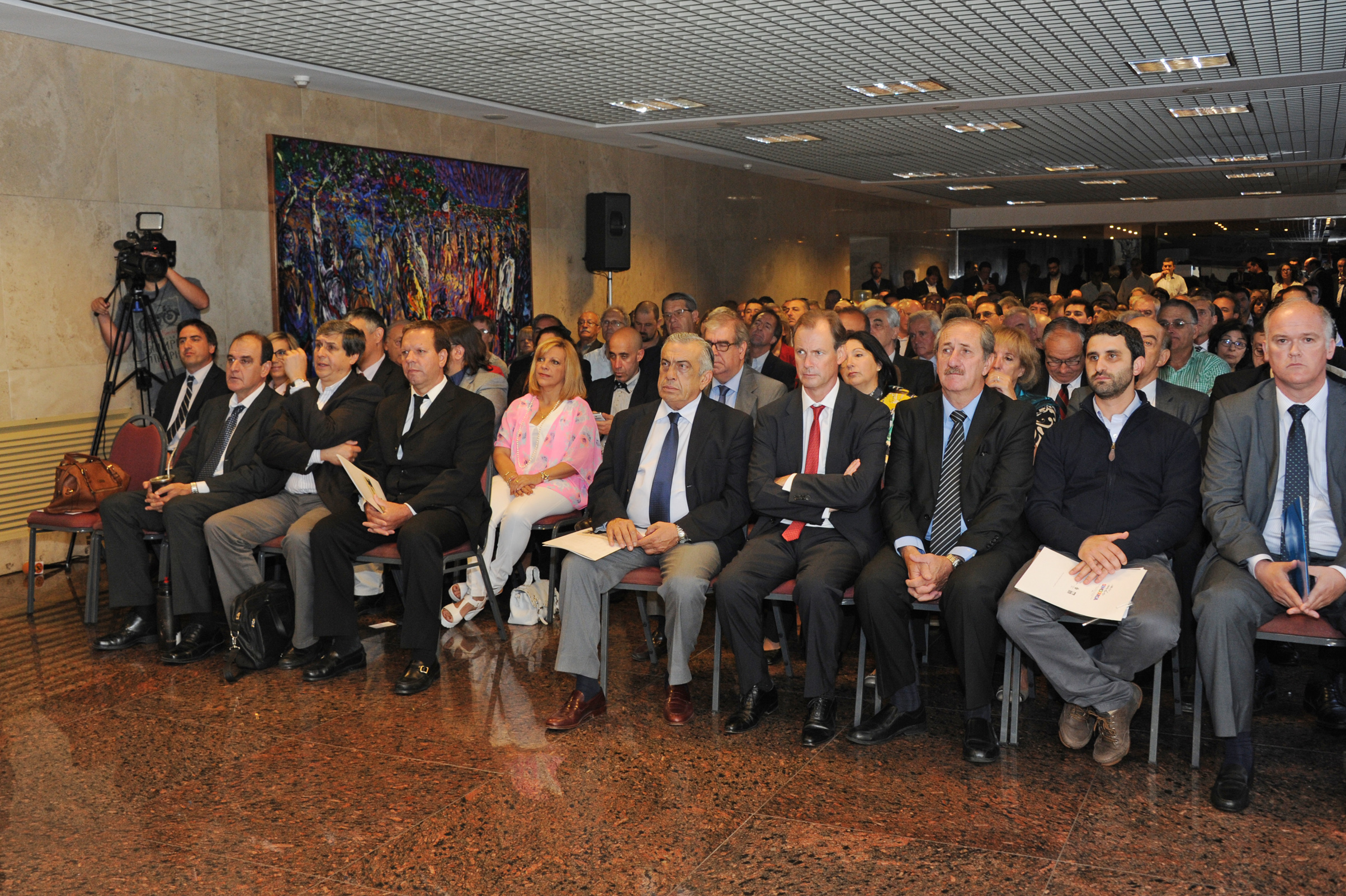 Público y autoridades asistentes al evento