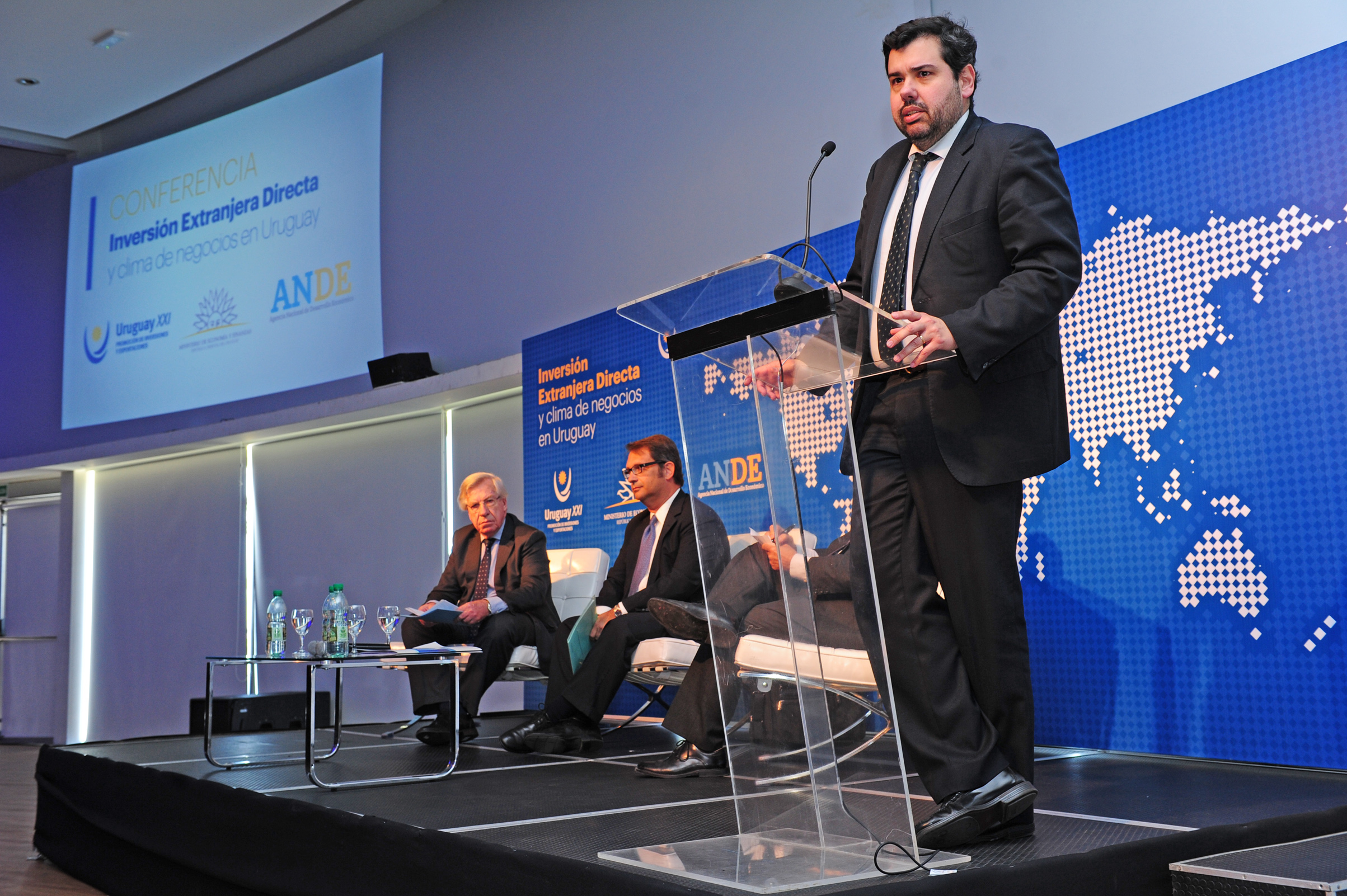Conferencia Inversión Extranjera Directa y clima de negocios en Uruguay