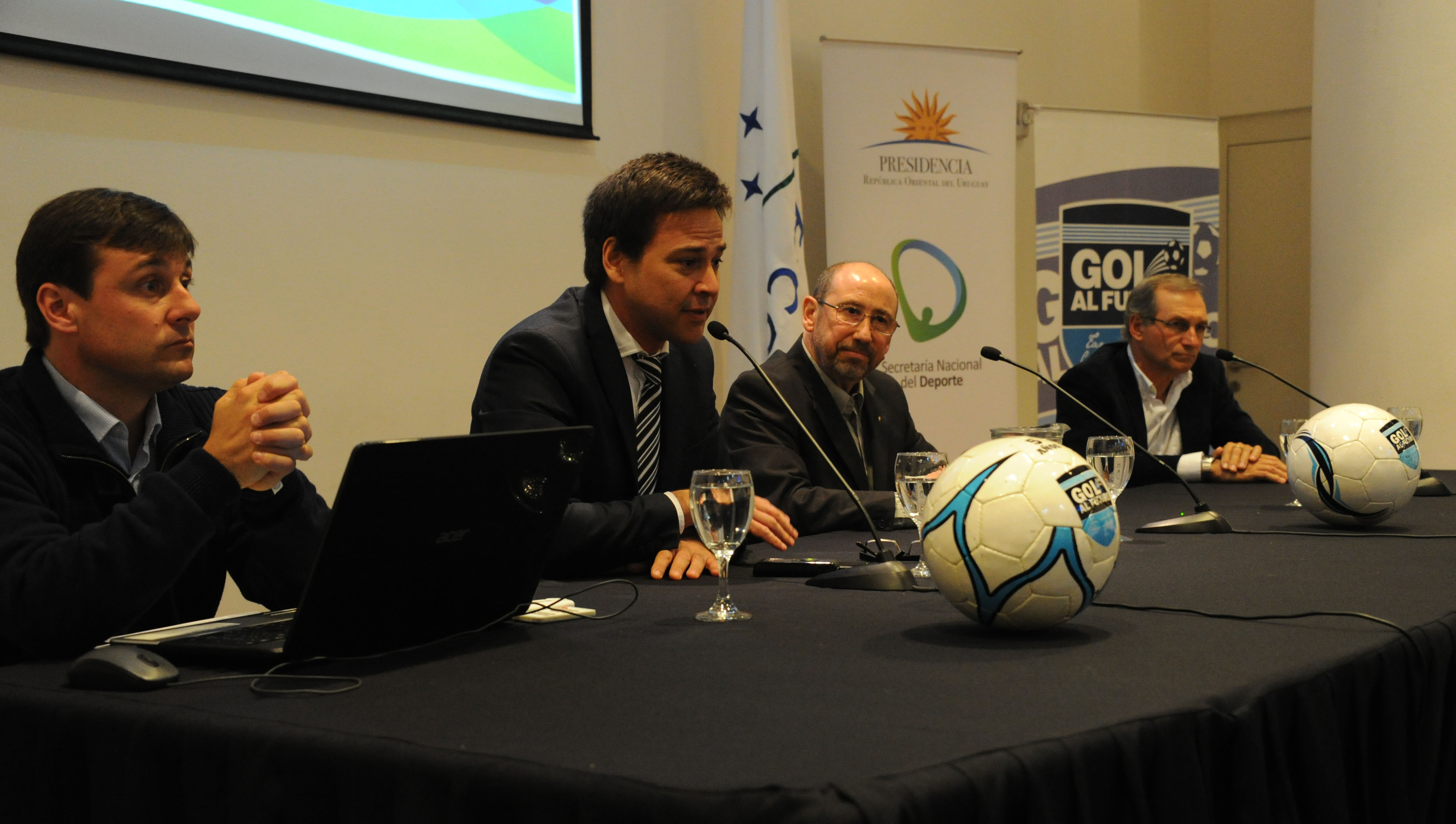 Secretaría Nacional de Deporte - Gol al futuro realizaron una exposición sobre la formación del futbolista juvenil
