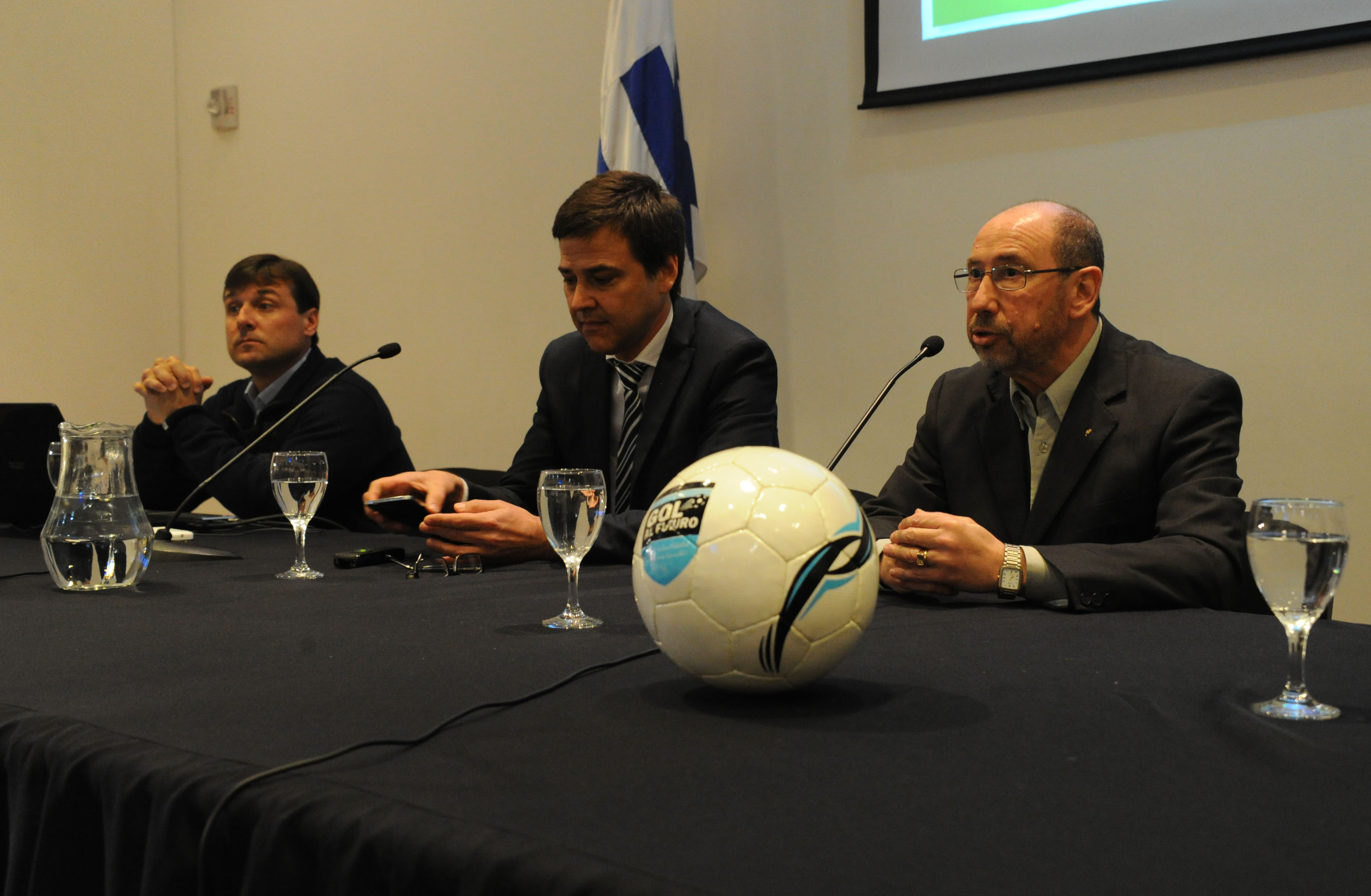 Secretaría Nacional de Deporte - Gol al futuro realizaron una exposición sobre la formación del futbolista juvenil