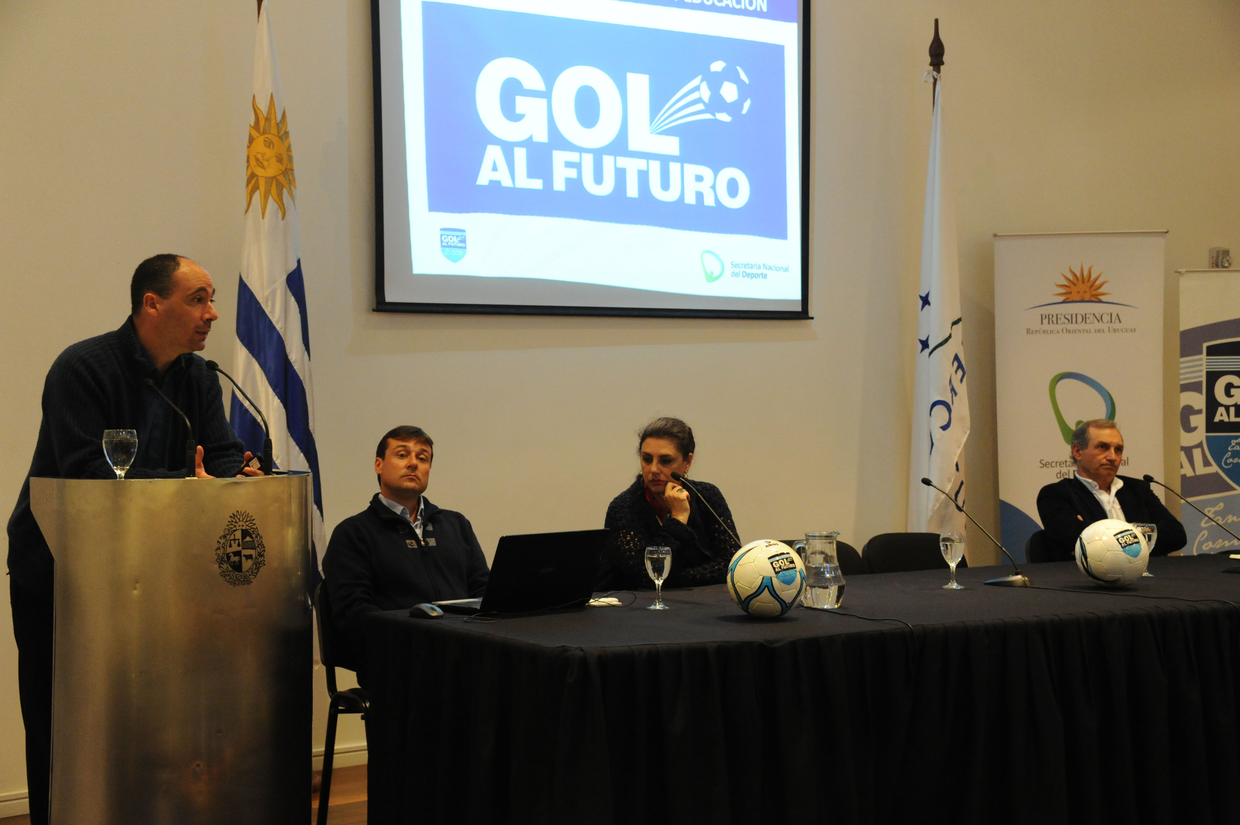 Secretaría Nacional de Deporte - Gol al futuro realizaron una exposición sobre la formación del futbolista juvenil