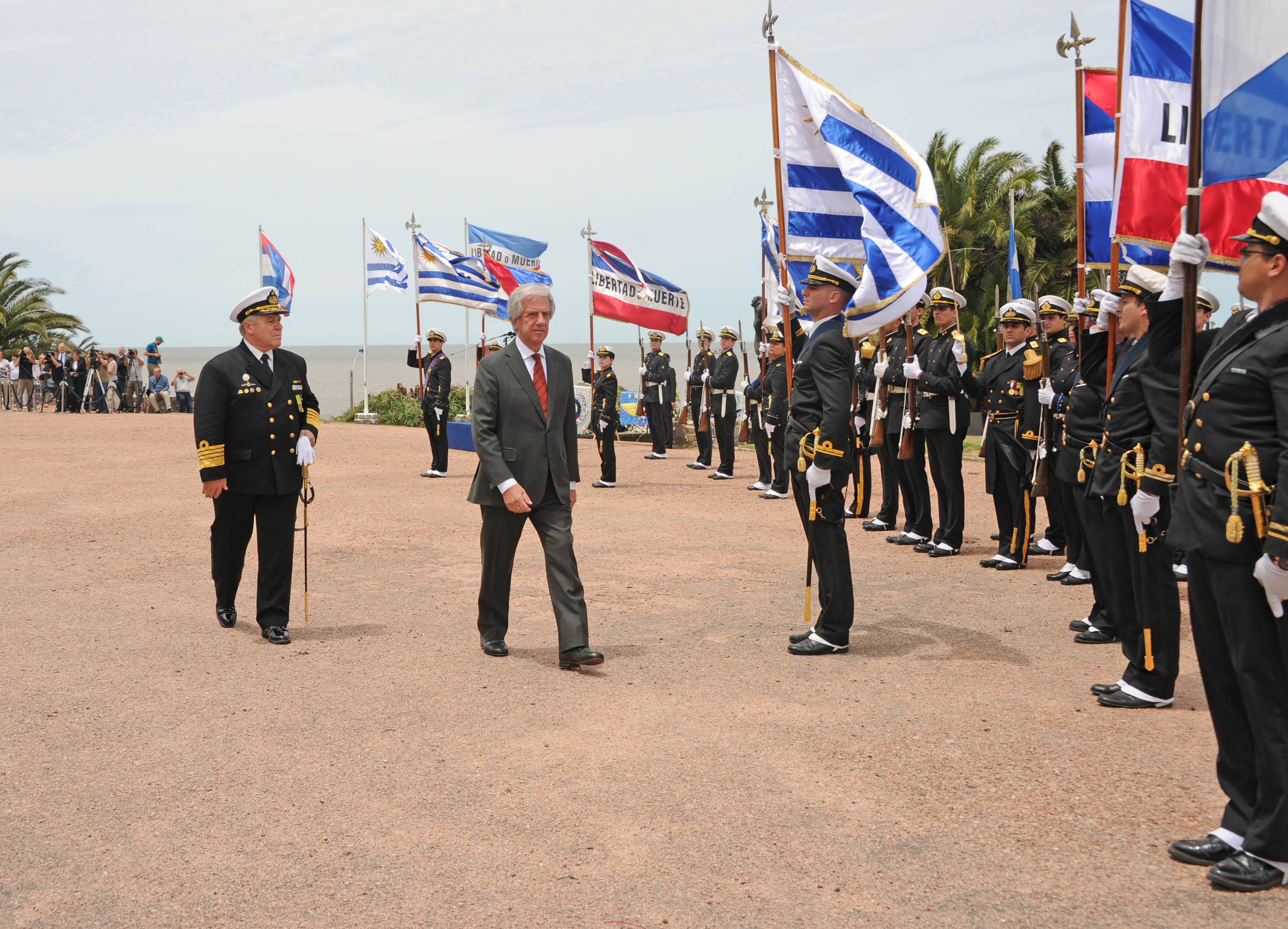 Tabaré Vázquez participó del 198° Aniversario de la Armada Nacional