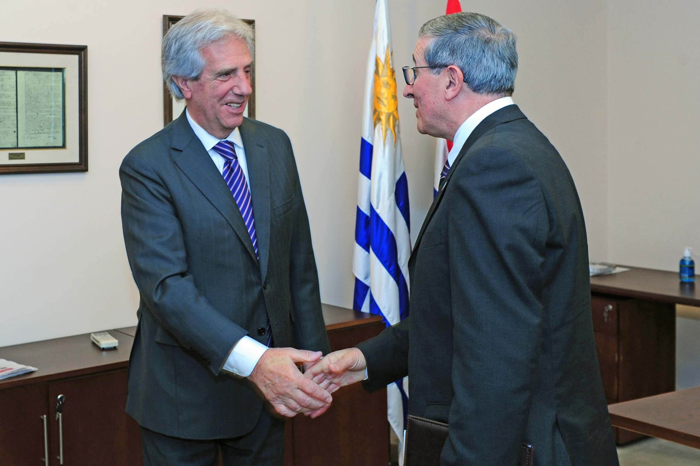 Tabaré Vázquez, recibió en la residencia de Suárez al jefe de la Iglesia de Jesucristo de los Santos de los Últimos Días, Quentin Cook