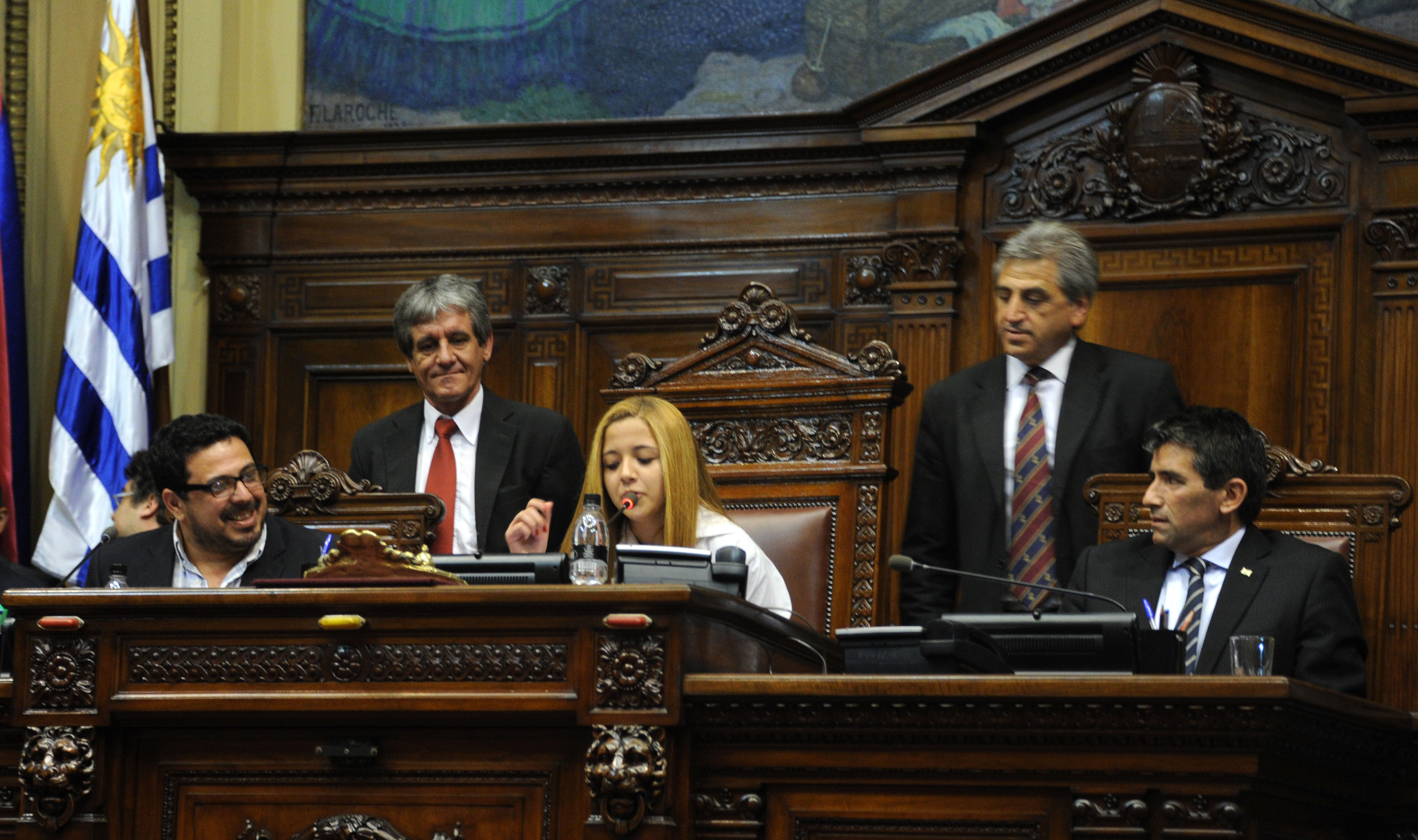 Escolares defendieron sus derechos de niño en sesión parlamentaria presidida por ellos