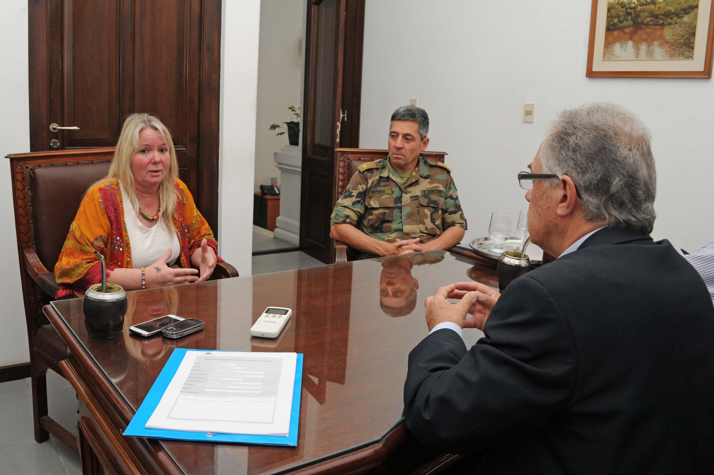 Reunión encabezada por el subsecretario de Defensa Nacional, Jorge Menéndez, en Durazno