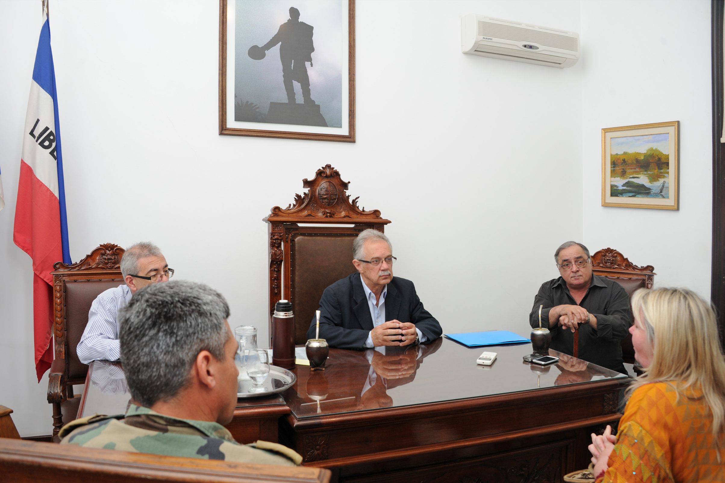 Reunión encabezada por el subsecretario de Defensa Nacional, Jorge Menéndez, en Durazno