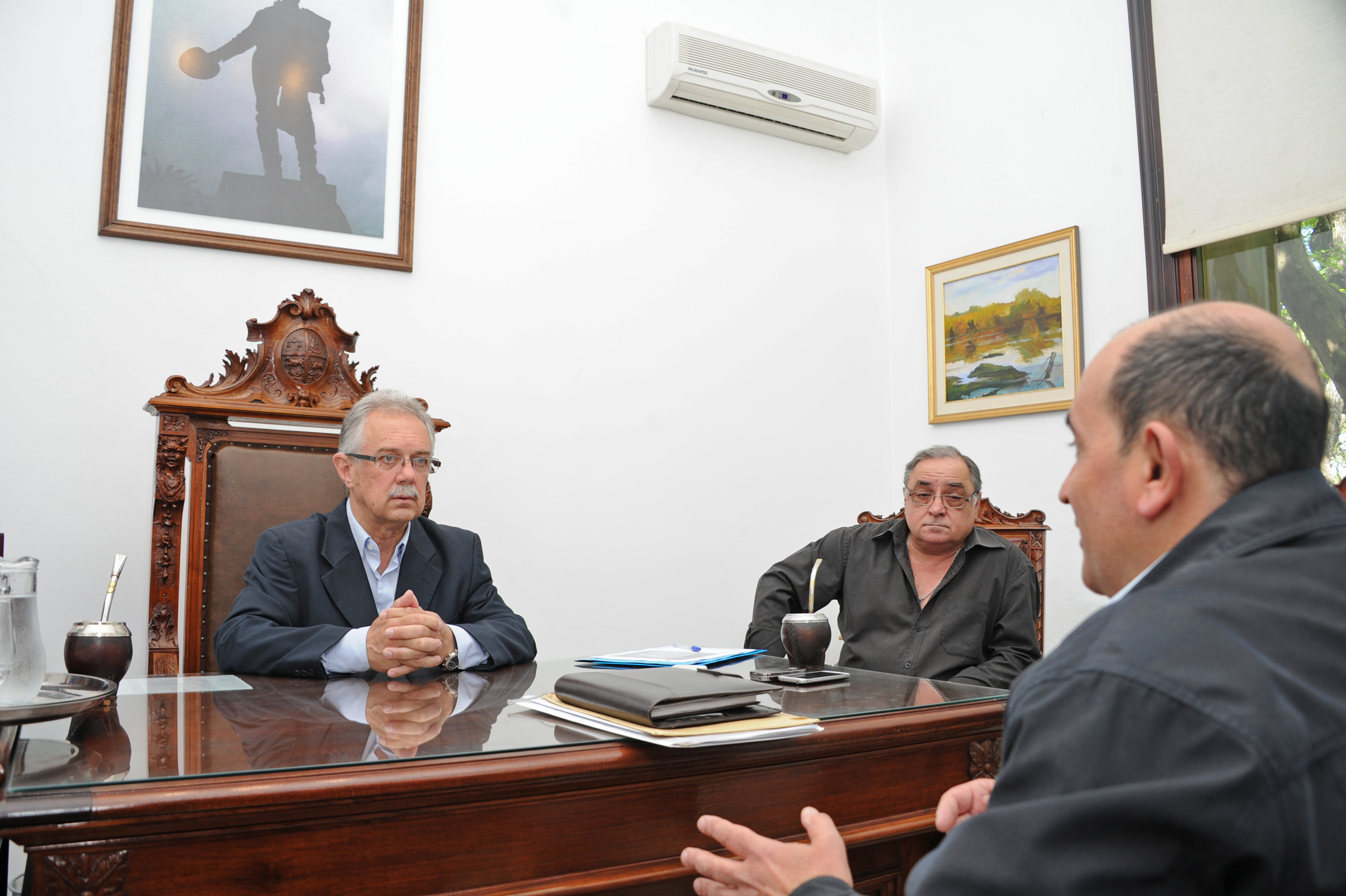 Reunión encabezada por el subsecretario de Defensa Nacional, Jorge Menéndez, en Durazno
