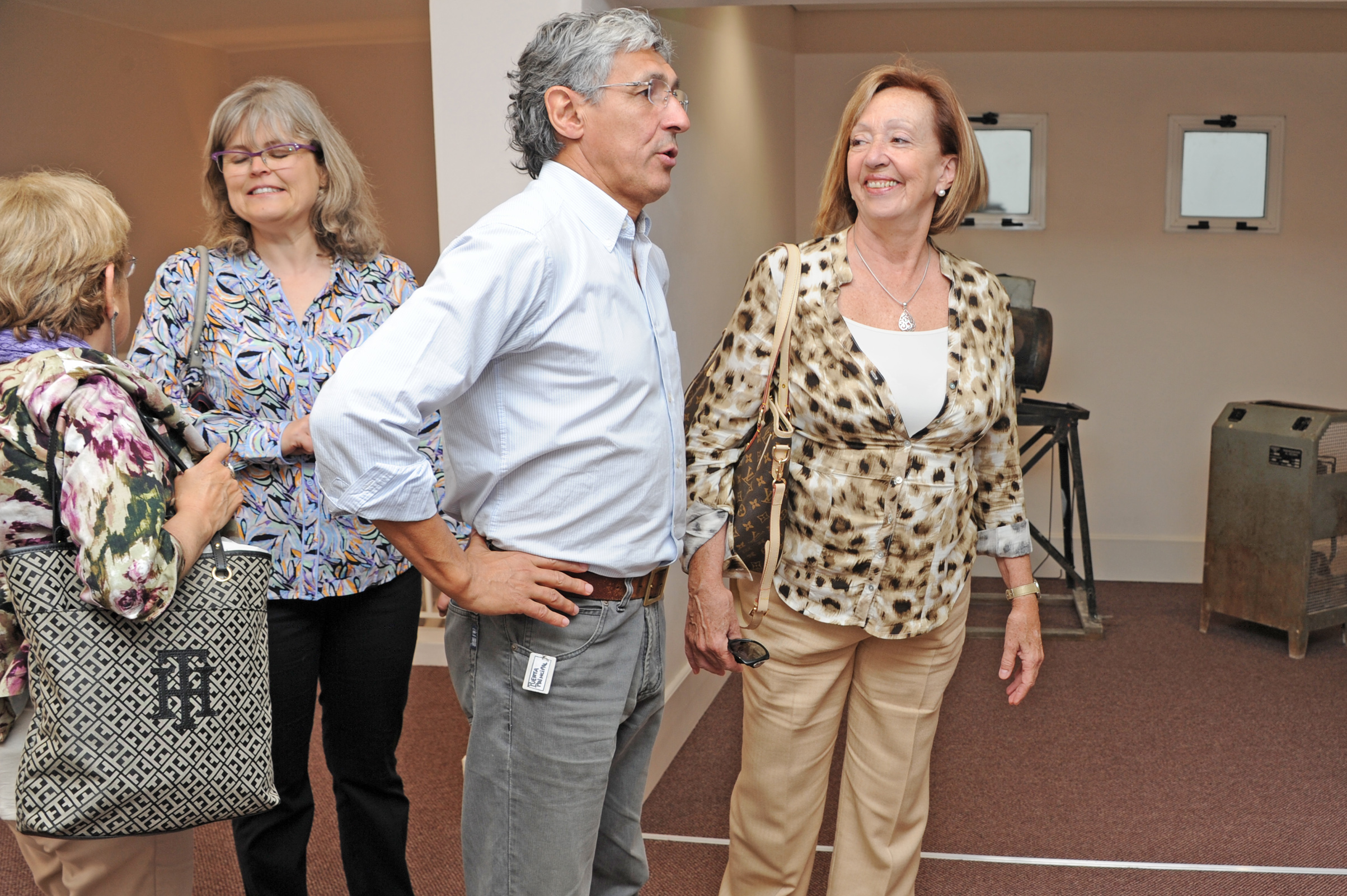 Recorrida de María Julia Muñoz por las instalaciones del Teatro Español, en proceso de recuperación