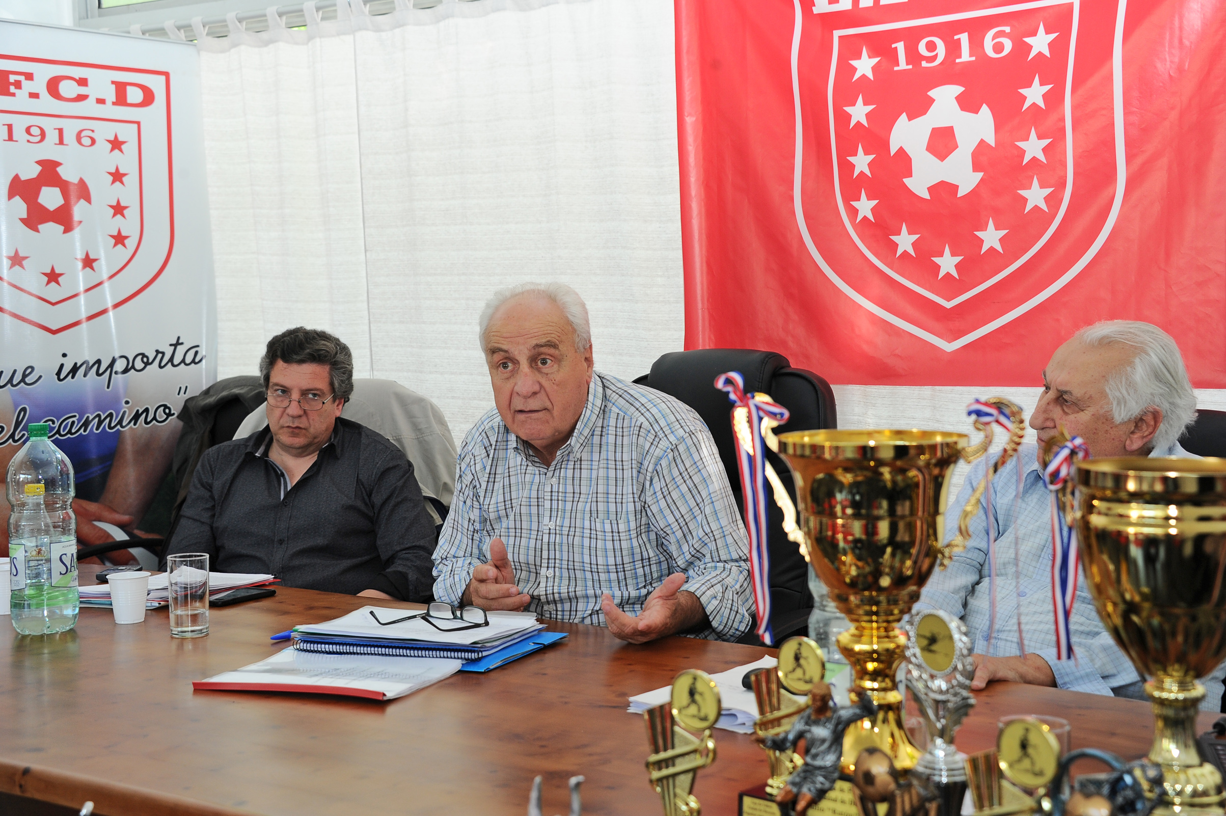 Ministro de Transporte y Obras Públicas, Víctor Rossi, se reunió con organizaciones sociales en el local de la Liga de Fútbol de Durazno