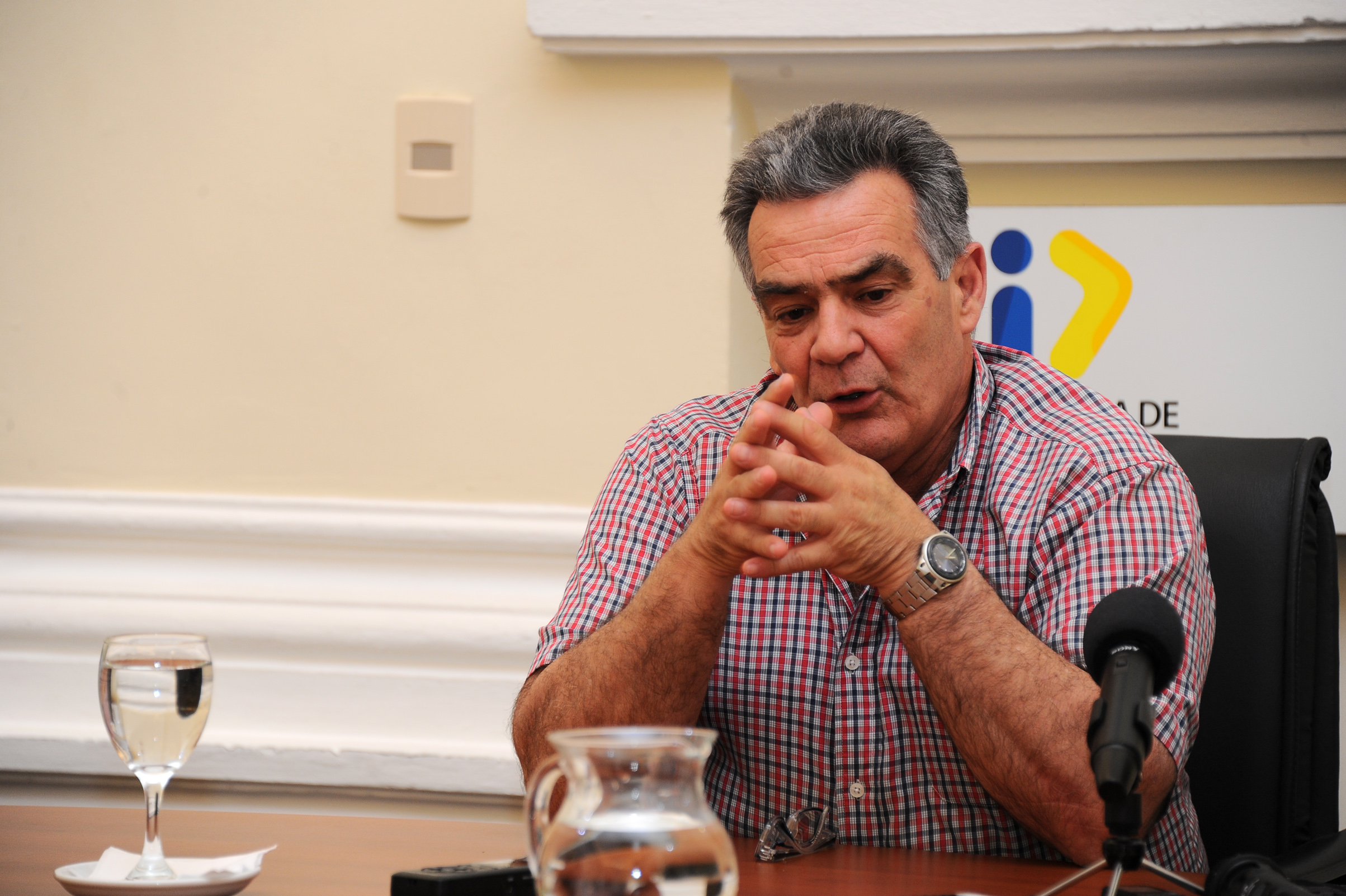 Carmelo Vidalín, Intendente de Durazno, y Álvaro García, director de OPP, en conferencia de prensa