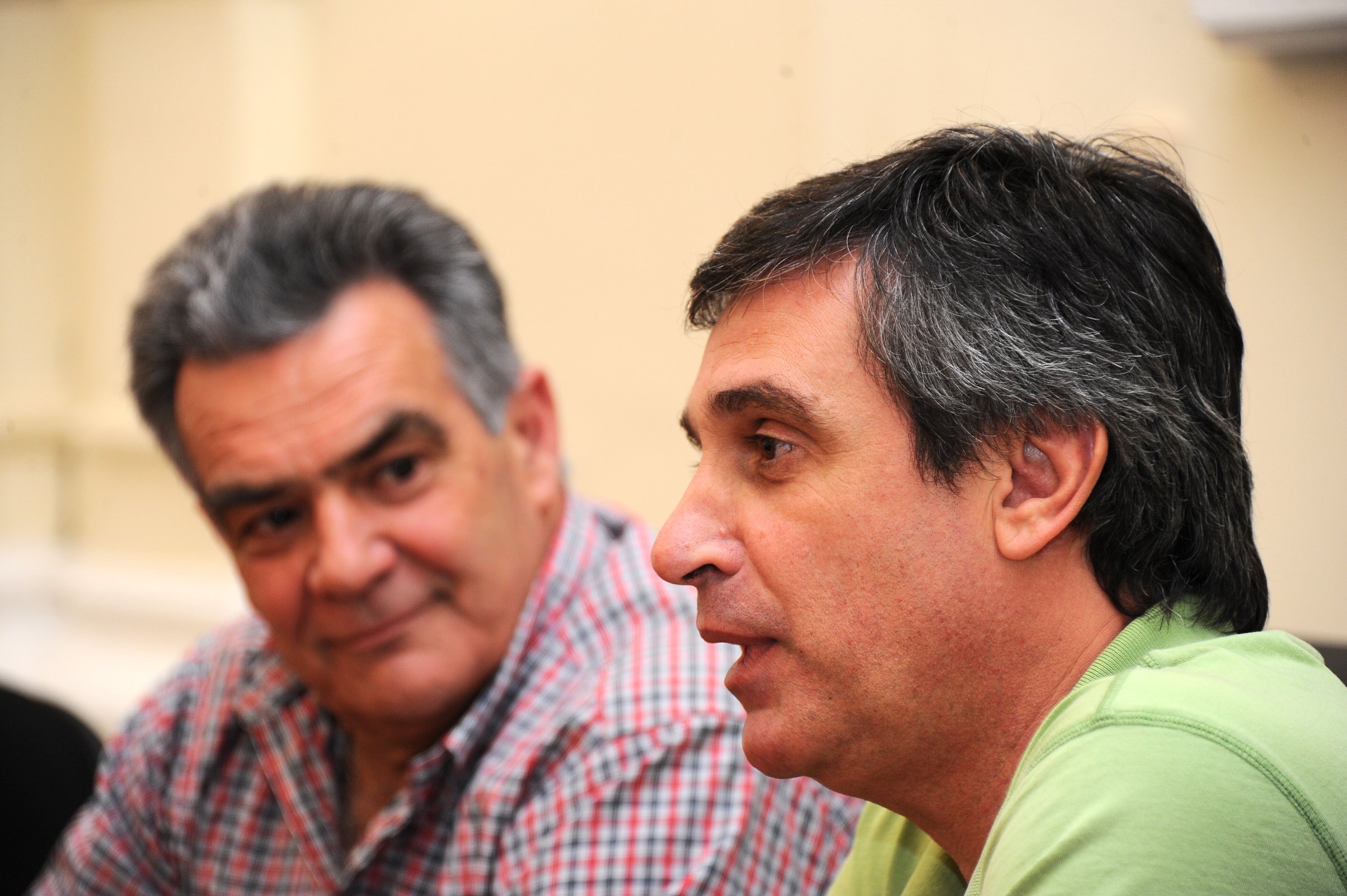 Carmelo Vidalín, Intendente de Durazno, y Álvaro García, director de OPP, en conferencia de prensa