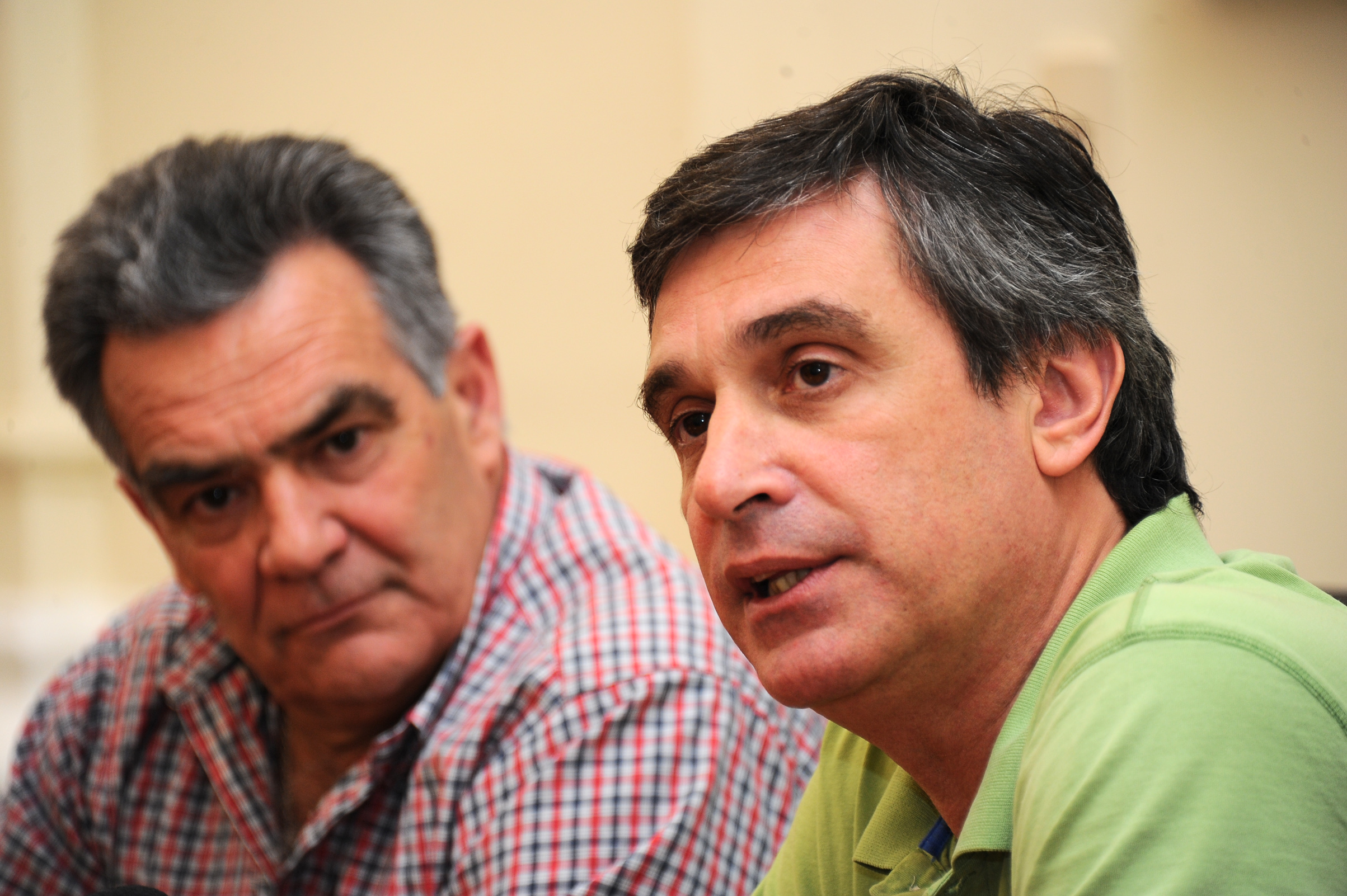 Carmelo Vidalín, Intendente de Durazno, y Álvaro García, director de OPP, en conferencia de prensa