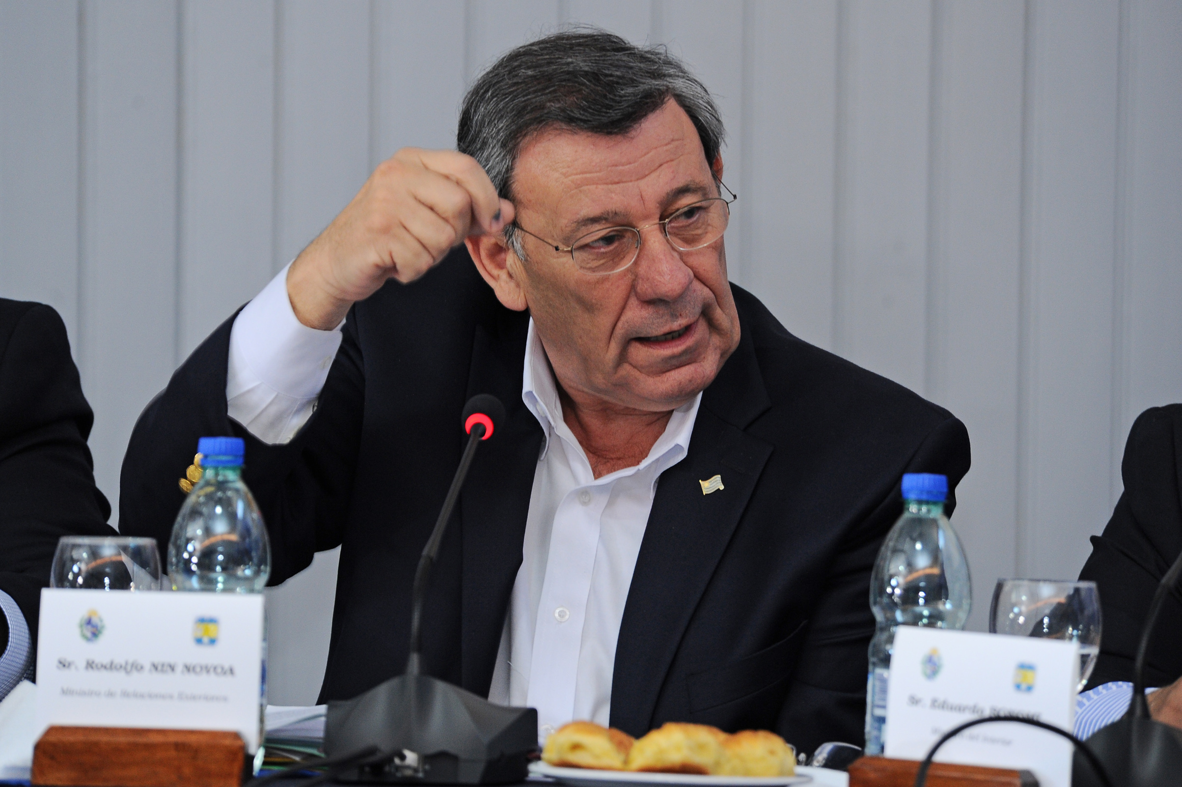 Ministro de Relaciones Exteriores, Rodolfo Nin Novoa, haciendo uso de la palabra