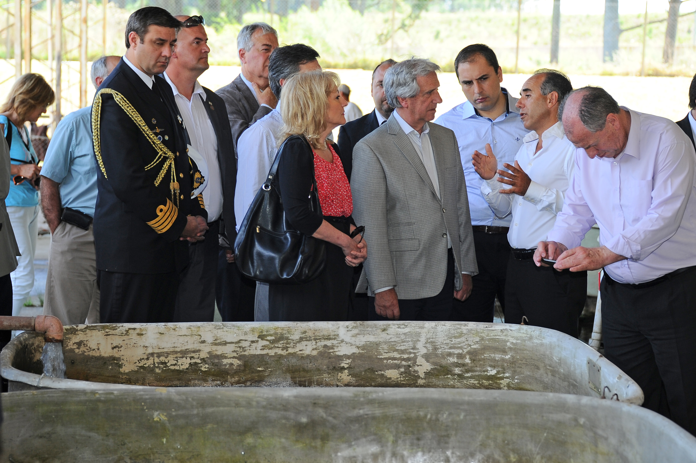 Vázquez visitó empresa de cría de esturiones que produce caviar de calidad