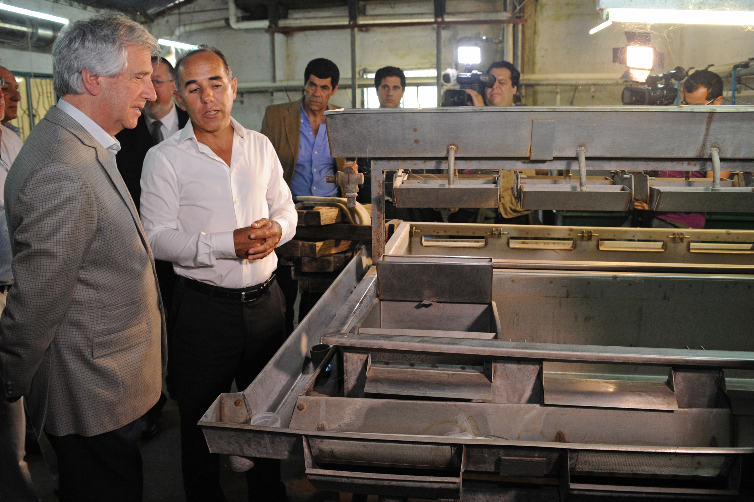 Vázquez visitó empresa de cría de esturiones que produce caviar de calidad