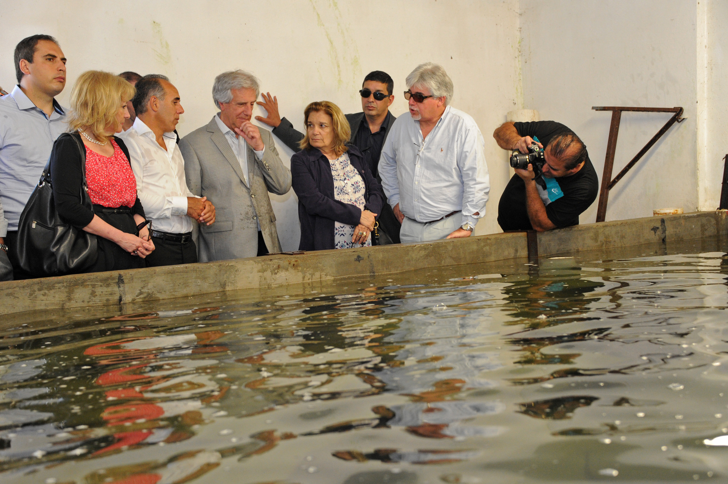 Vázquez visitó empresa de cría de esturiones que produce caviar de calidad