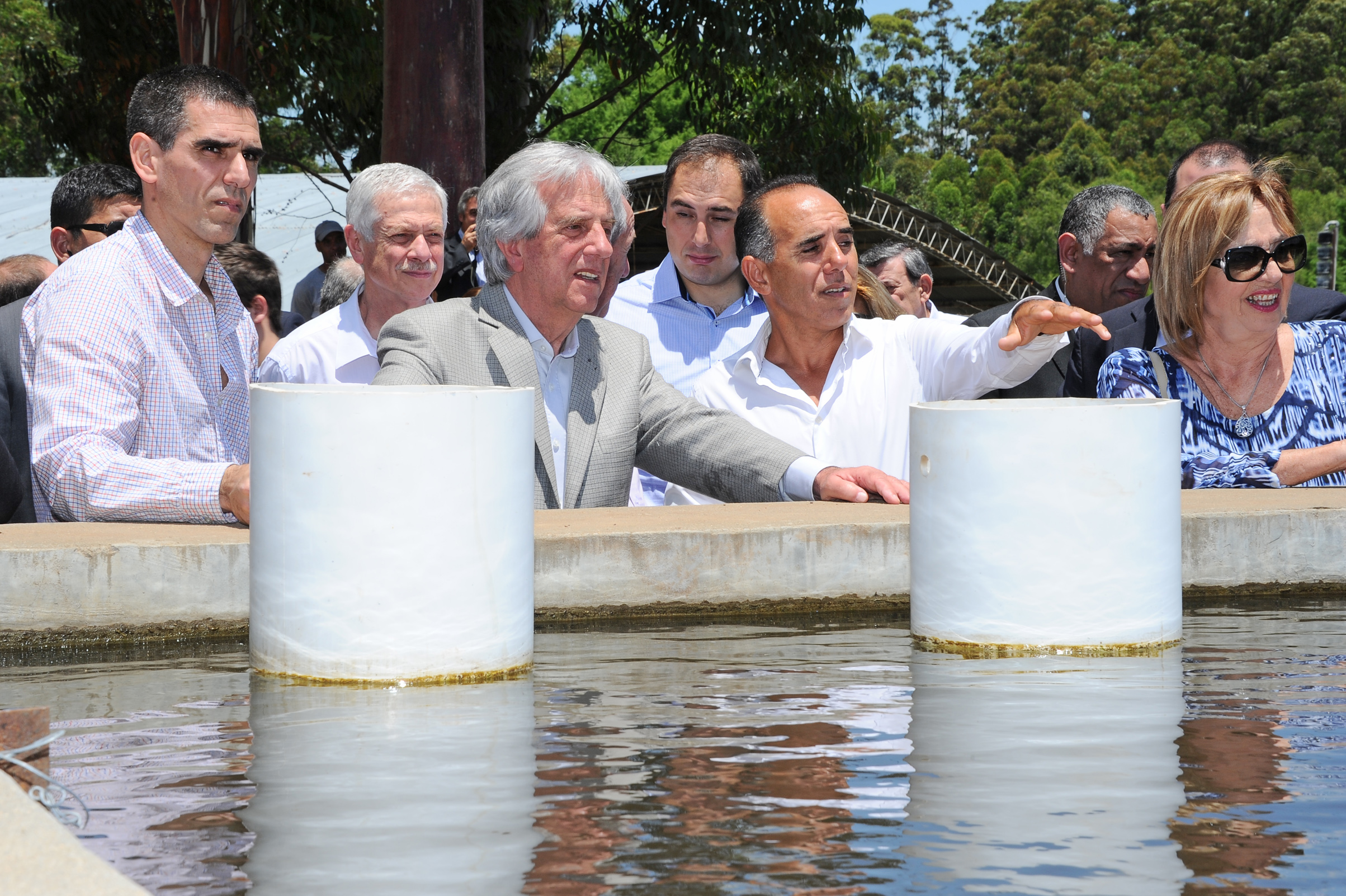 Vázquez visitó empresa de cría de esturiones que produce caviar de calidad