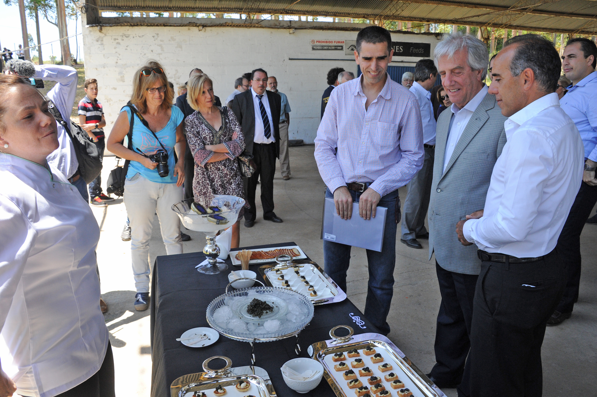 Vázquez visitó empresa de cría de esturiones que produce caviar de calidad
