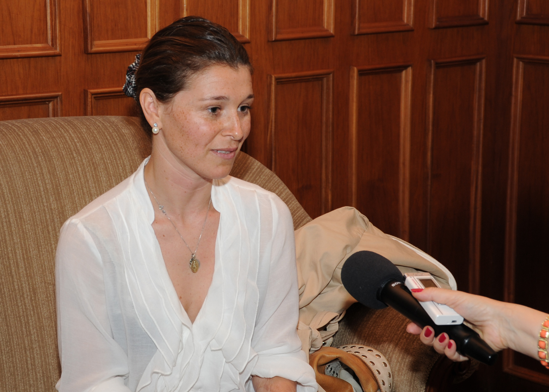 Visita de la deportista Alfonsina Maldonado a María Auxiliadora Delgado