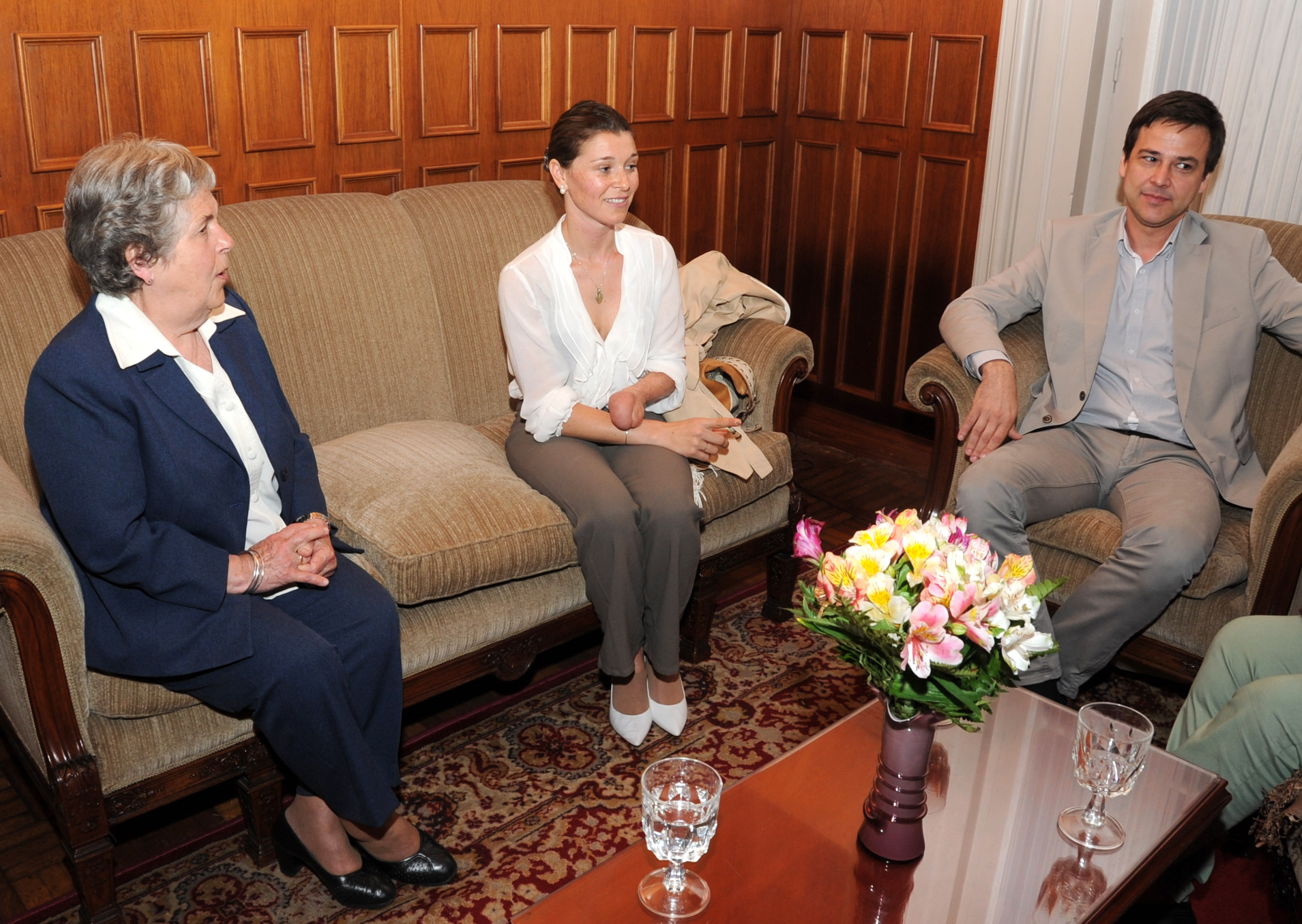 Visita de la deportista Alfonsina Maldonado a María Auxiliadora Delgado