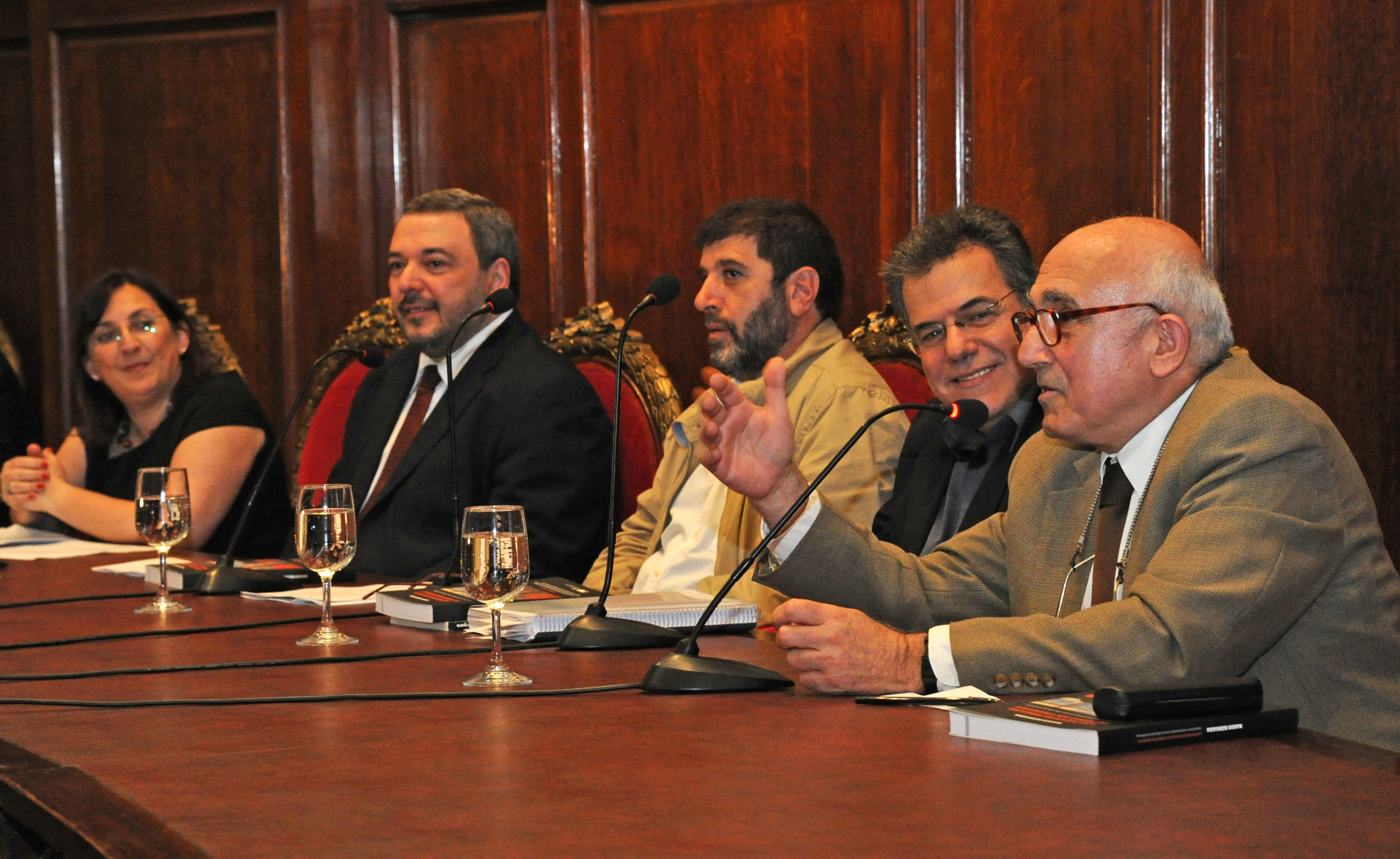 Mario Bergara presentó su obra "Las nuevas reglas de juego en Uruguay"